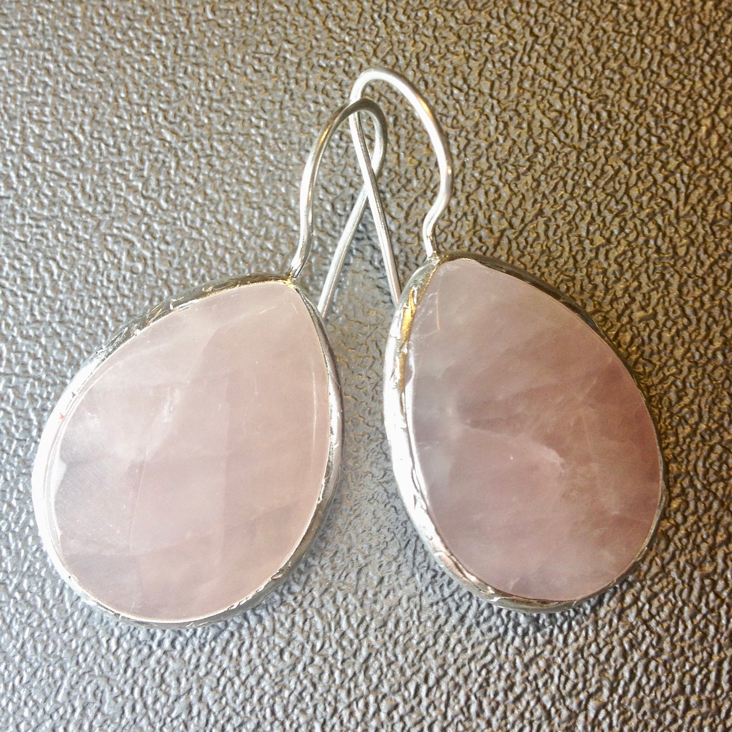 Arete con PIEDRAS NATURALES en gota y ovalo