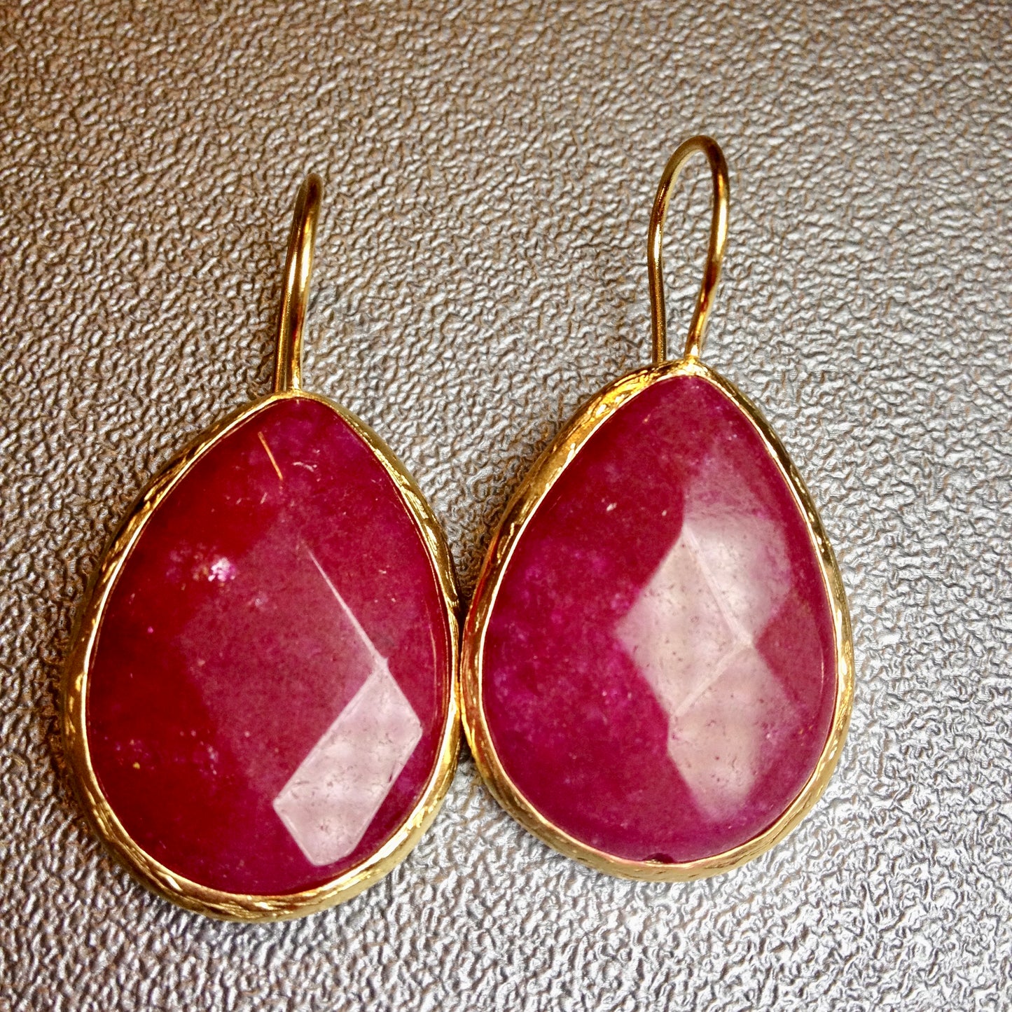 Arete con PIEDRAS NATURALES en gota y ovalo