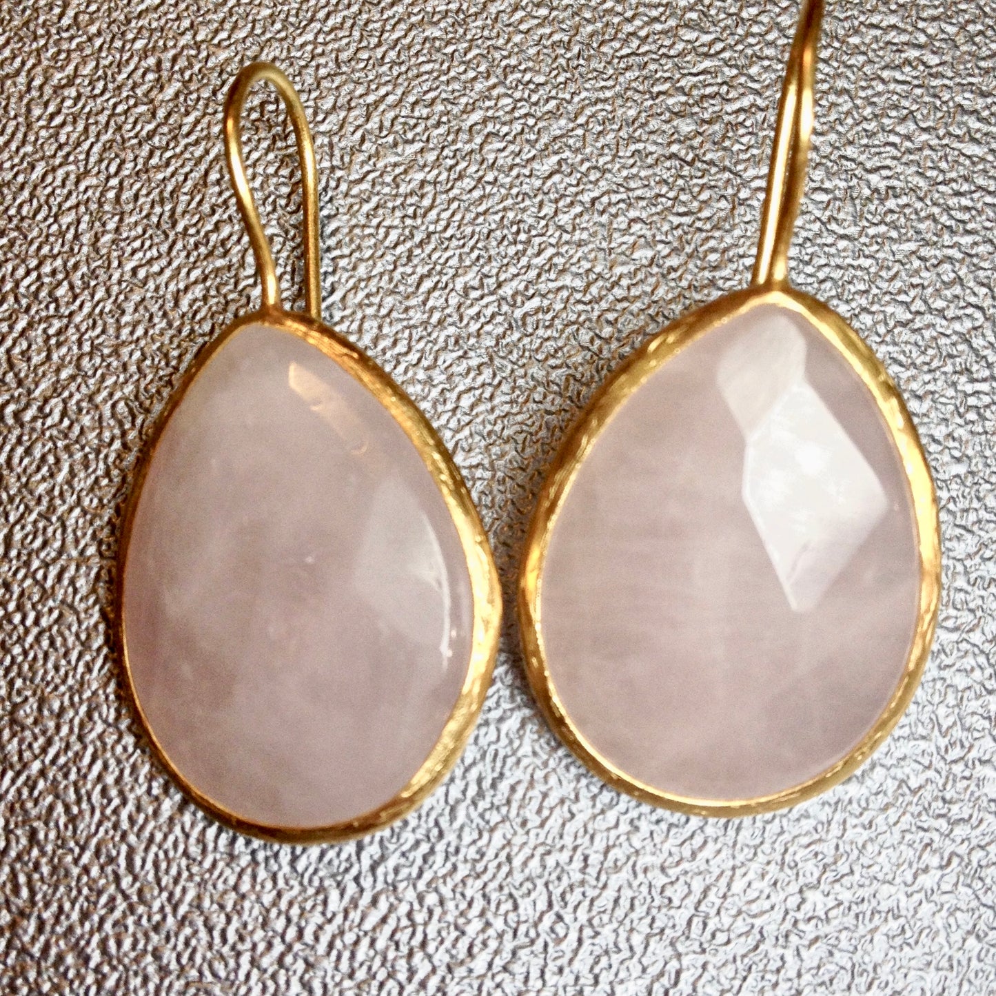 Arete con PIEDRAS NATURALES en gota y ovalo