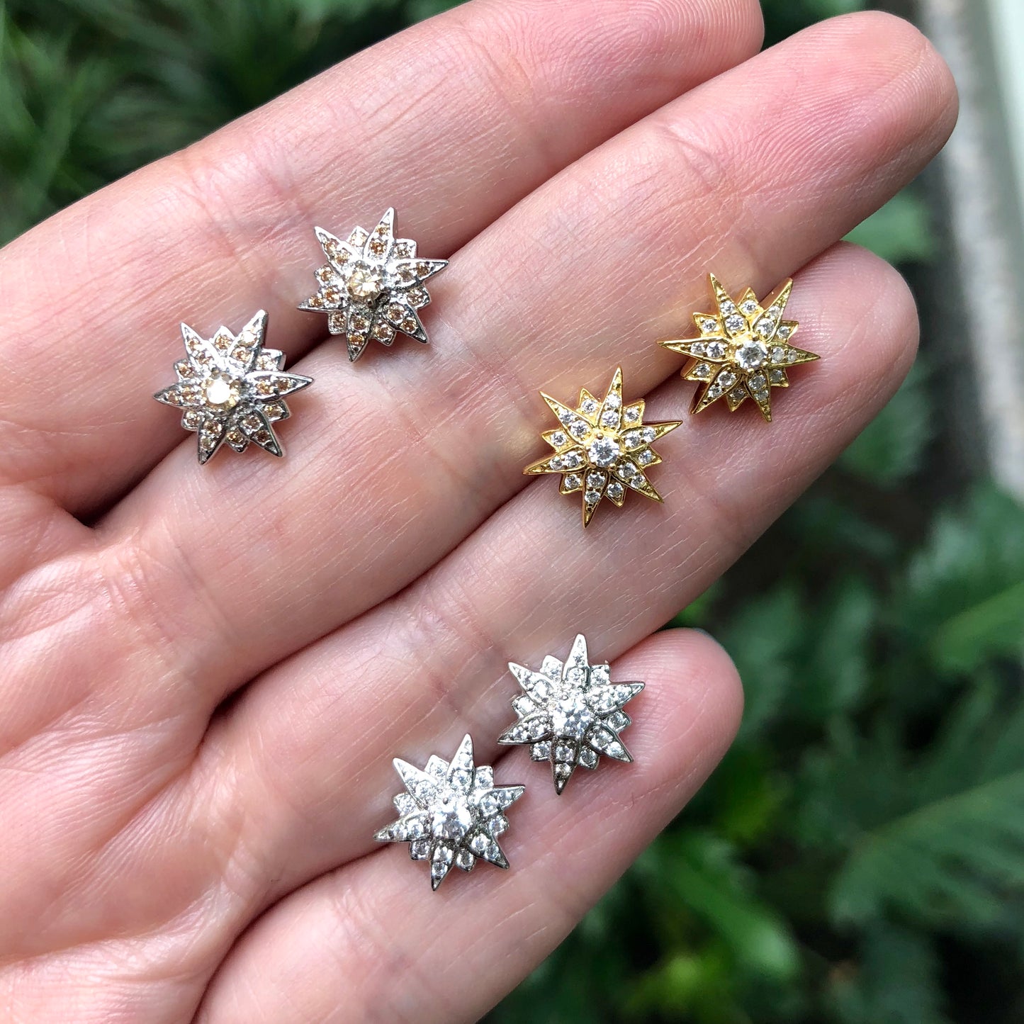 Arete de PLATA de ESTRELLAS CHICAS con ZIRCONIAS (H.Stern)