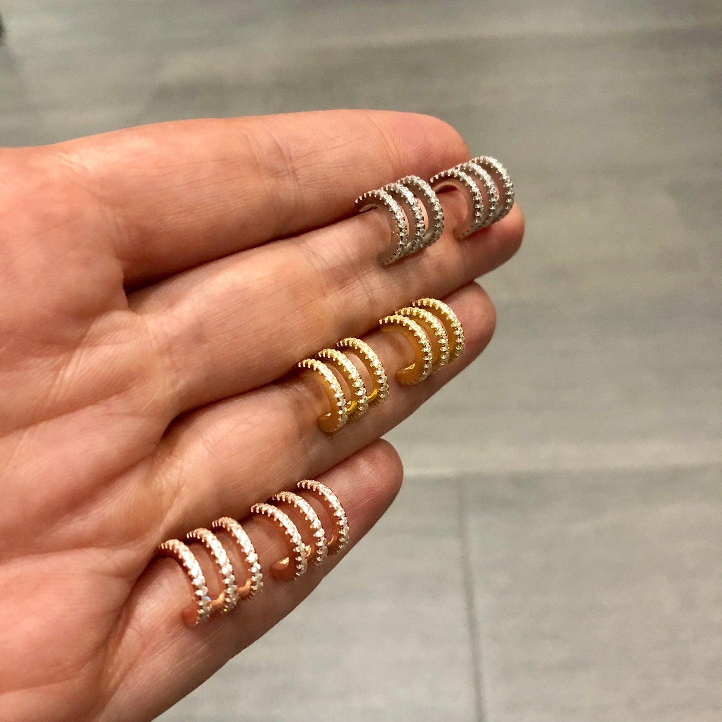 Arete de plata .925 con TRIPLE LINEA DE ZIRCONIAS