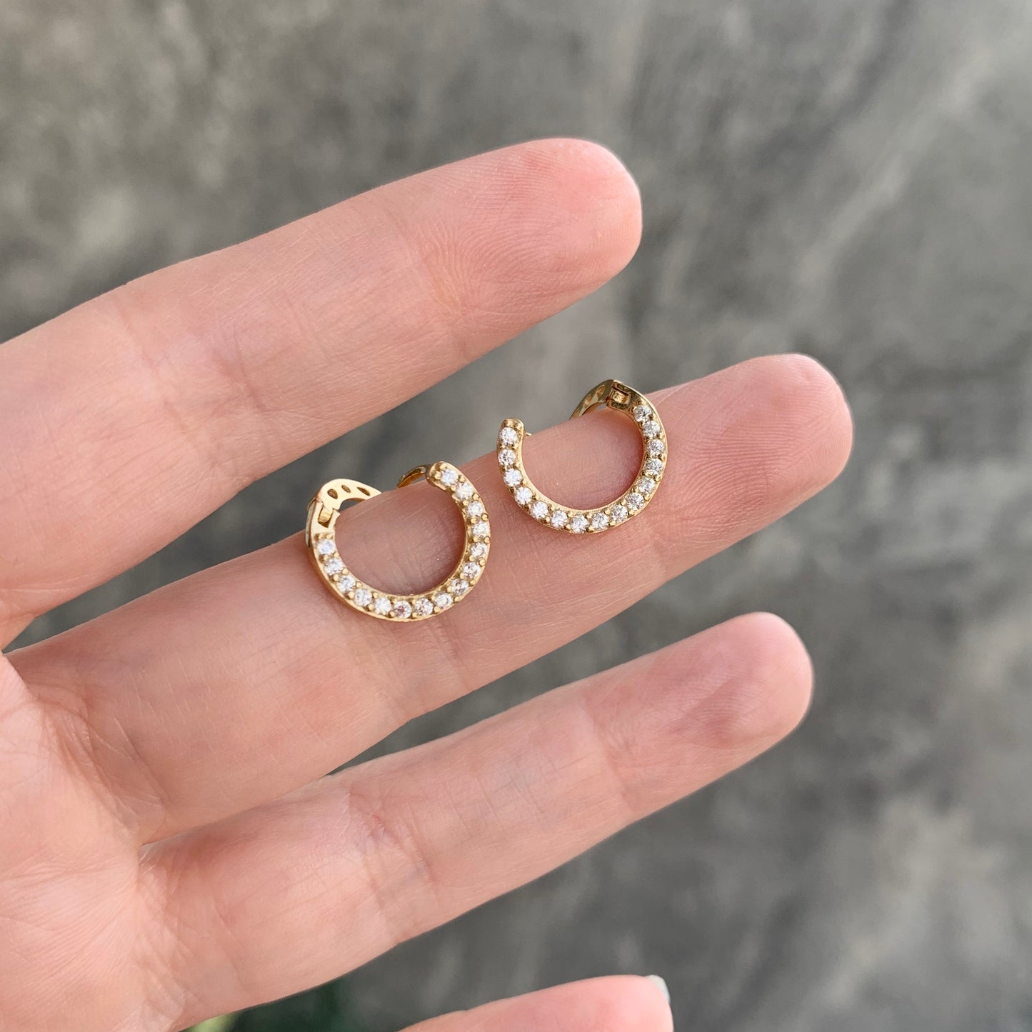 Arete (Broquel) de circulo INCOMPLETO con broche