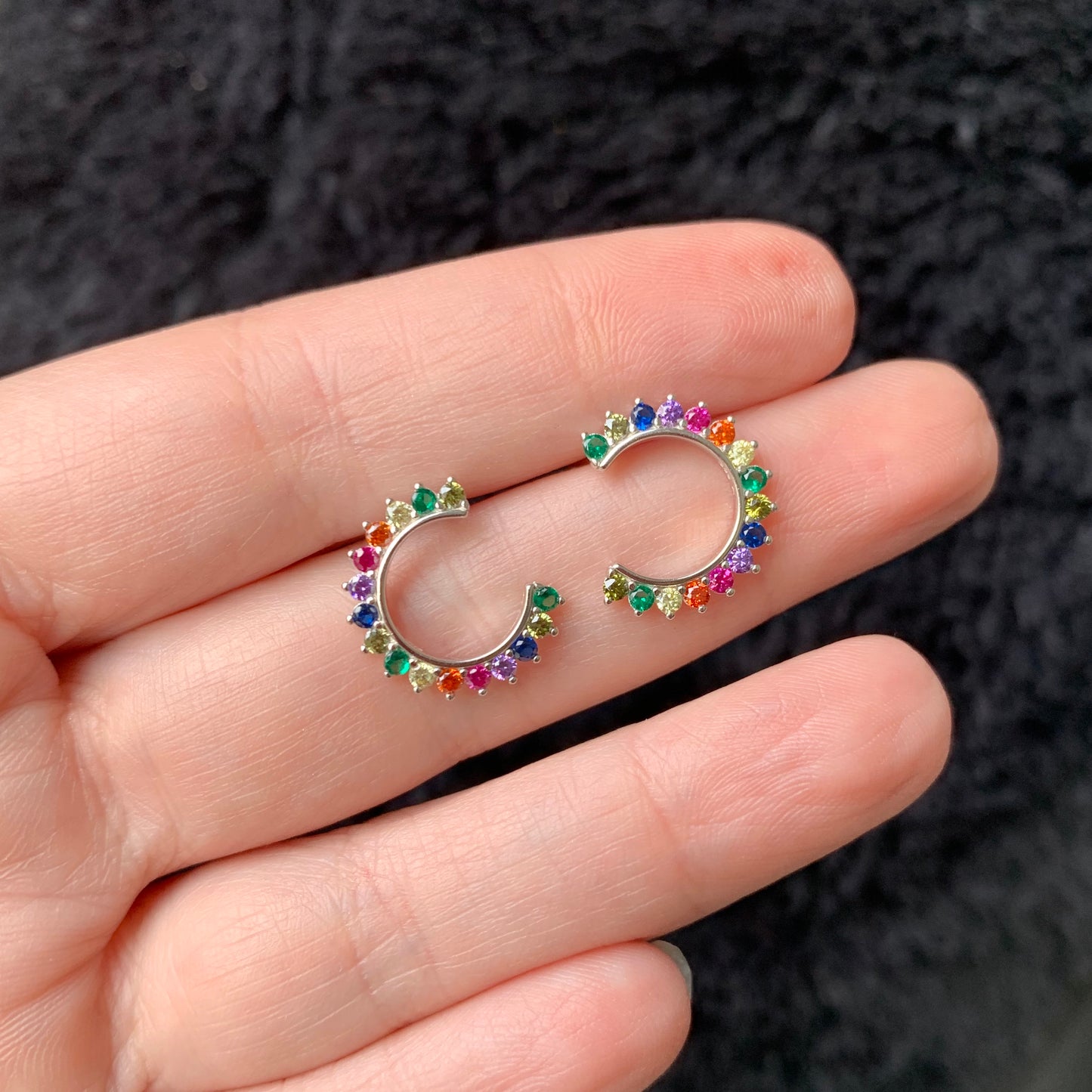 Arete (Broquel) de circulo INCOMPLETO de COLORES