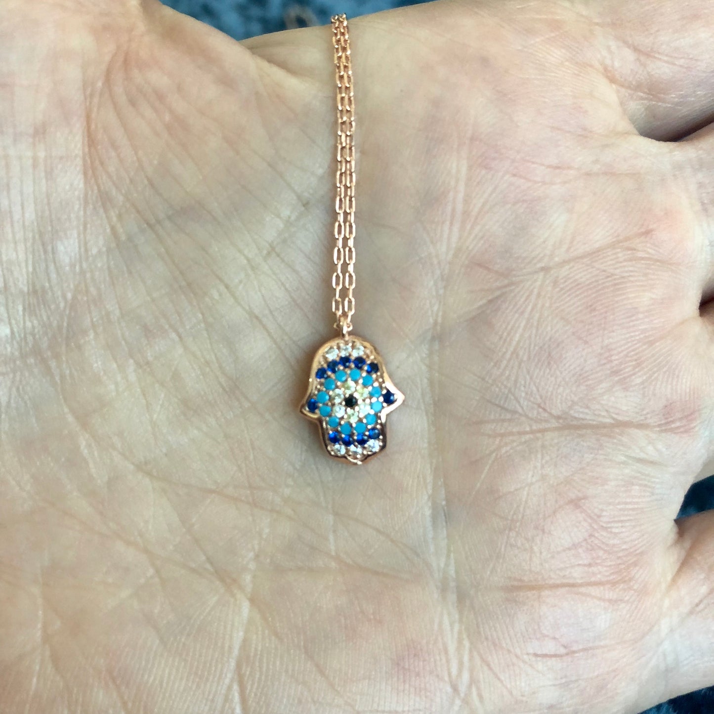 Cadenita de plata .925 con MANITA HAMSA con PIEDRITAS NATURALES