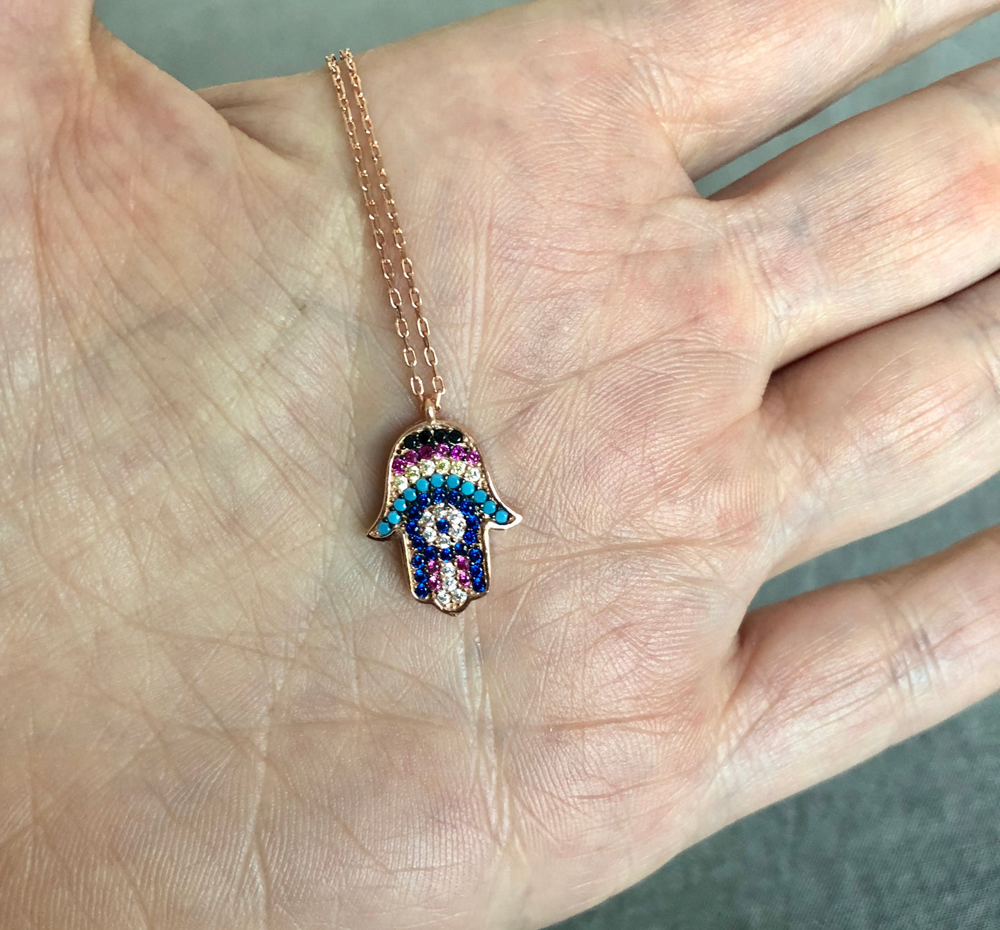 Cadenita de plata .925 con MANITA MEDIANA HAMSA con PIEDRITAS NATURALES