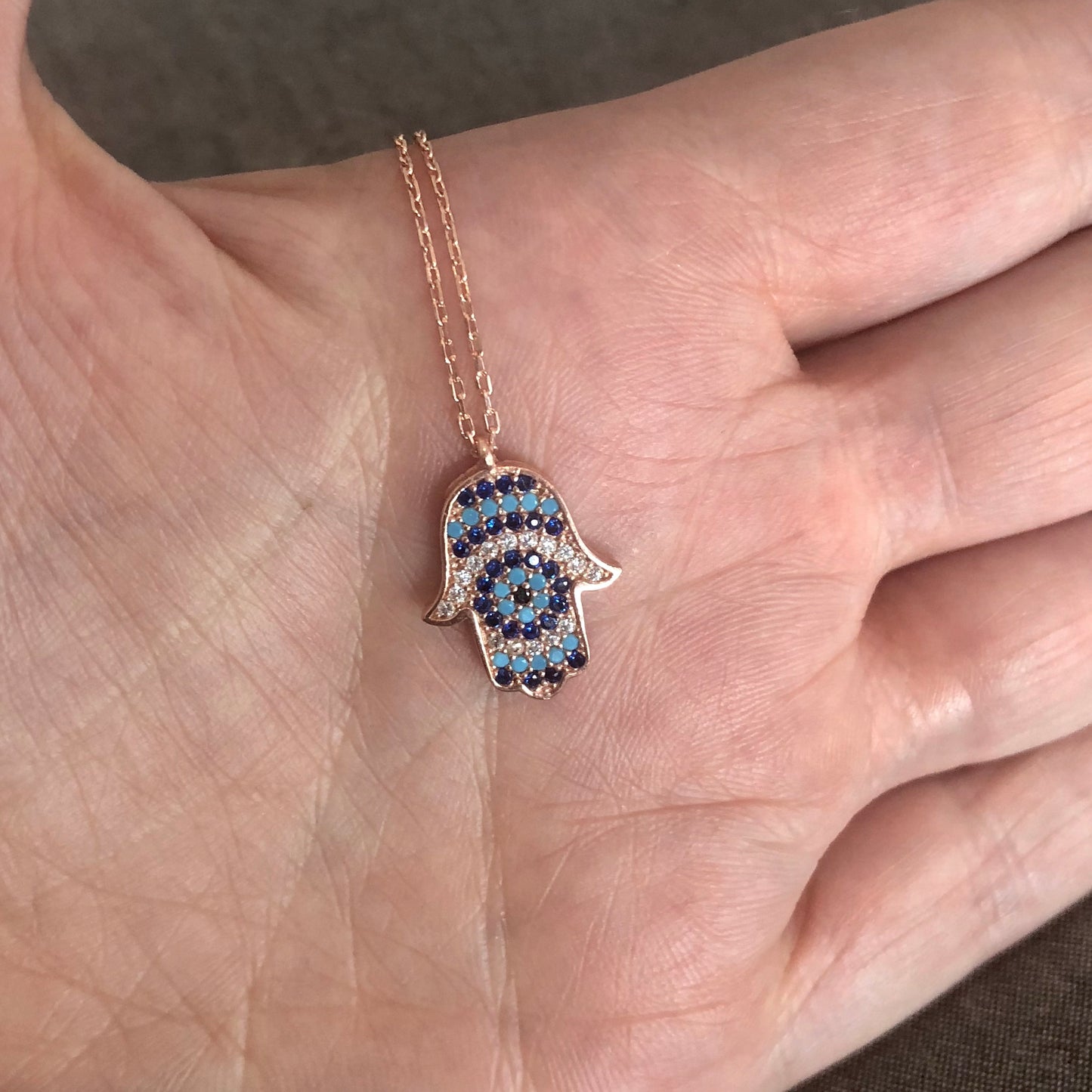 Cadenita de plata .925 con MANITA MEDIANA HAMSA con PIEDRITAS NATURALES