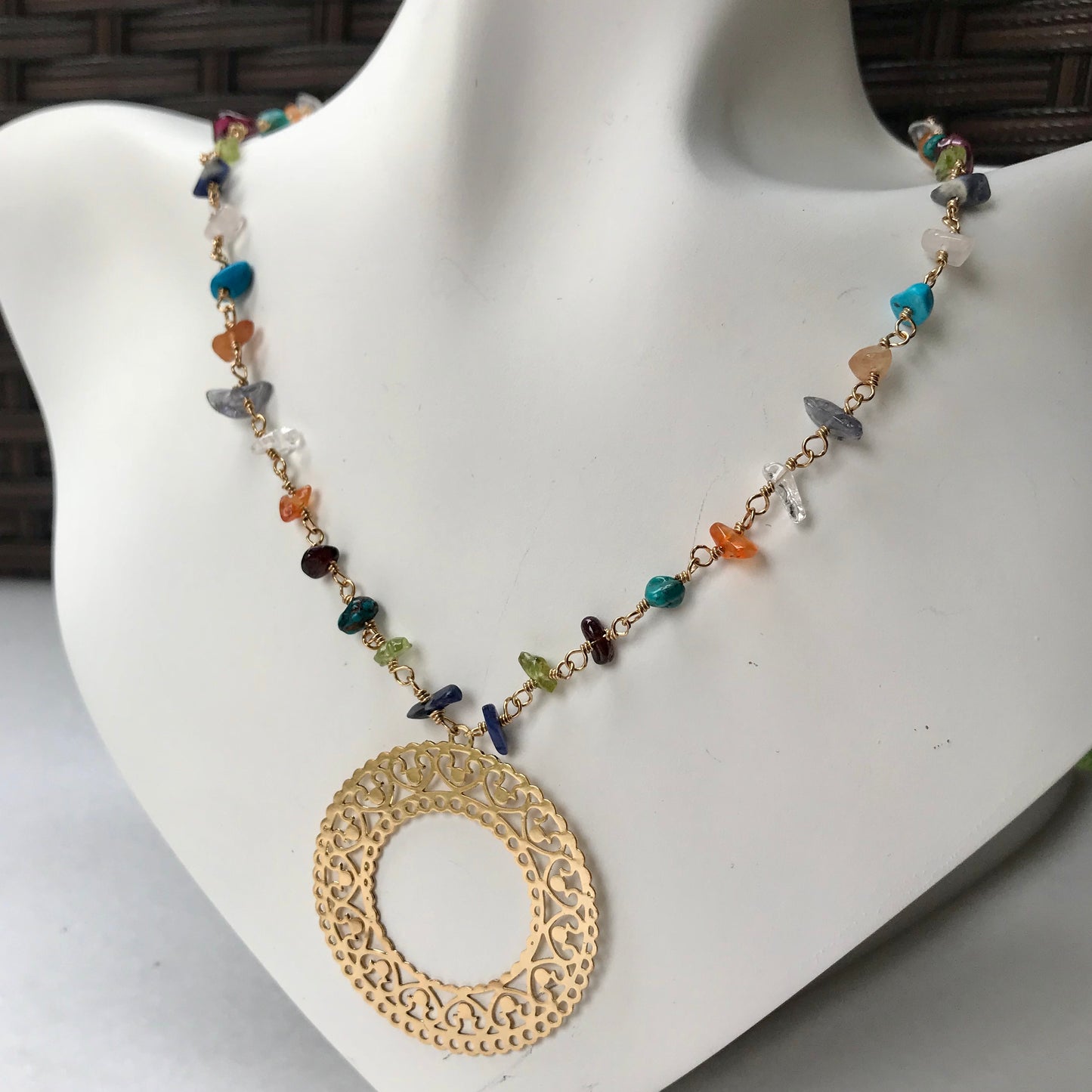 COLLAR de Oro Brasileño con PIEDRITAS NATURALES y DIJE