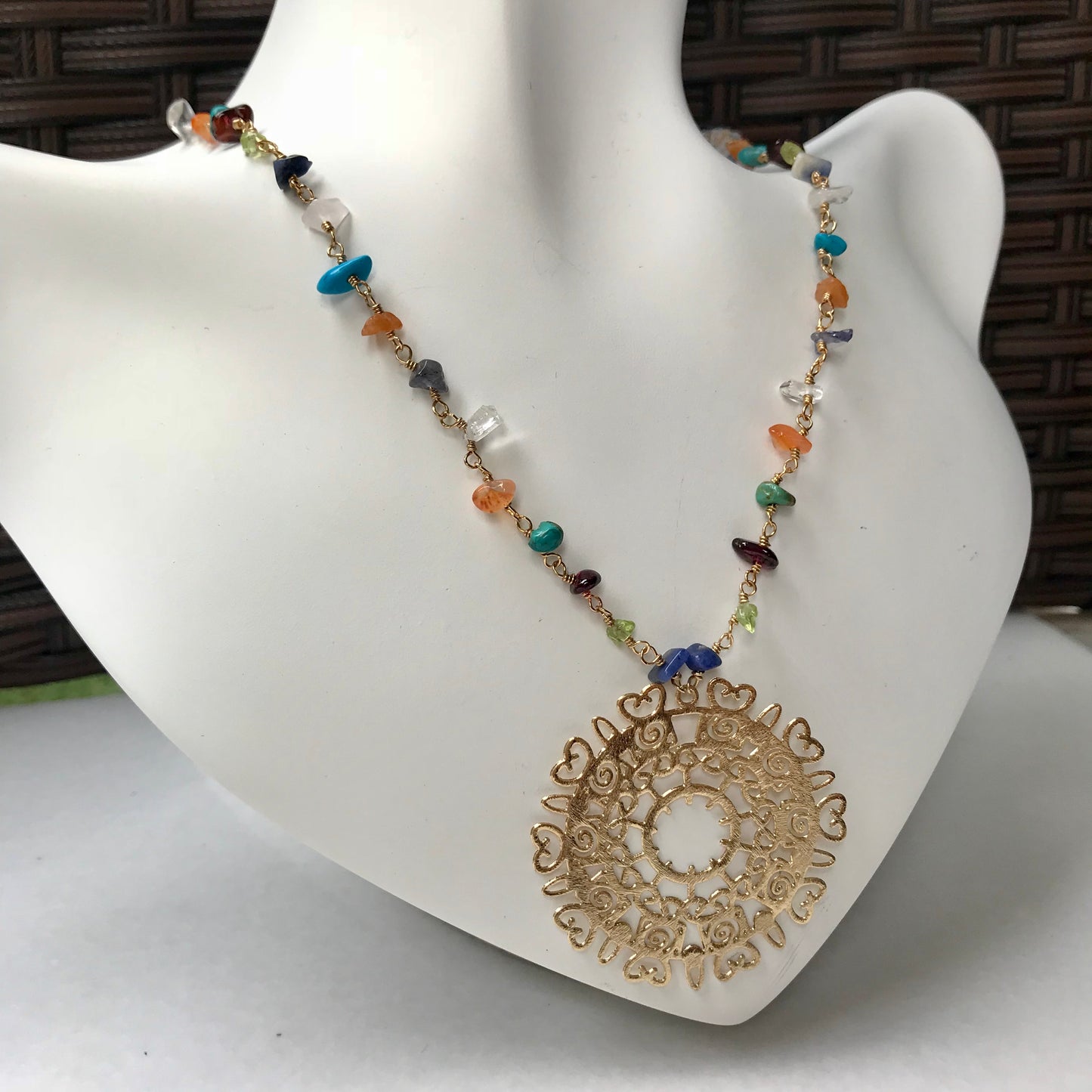 COLLAR de Oro Brasileño con PIEDRITAS NATURALES y DIJE