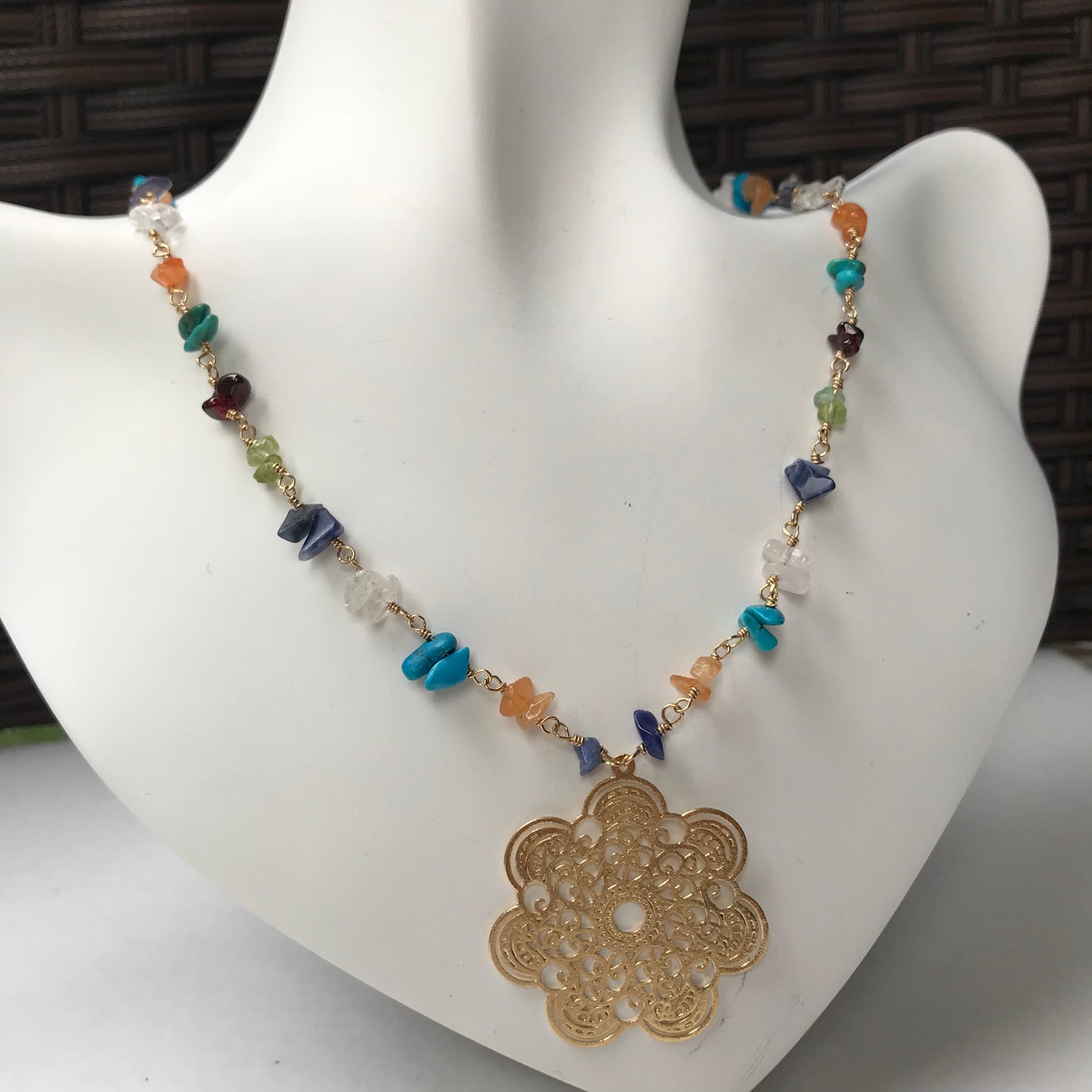 COLLAR de Oro Brasileño con PIEDRITAS NATURALES y DIJE