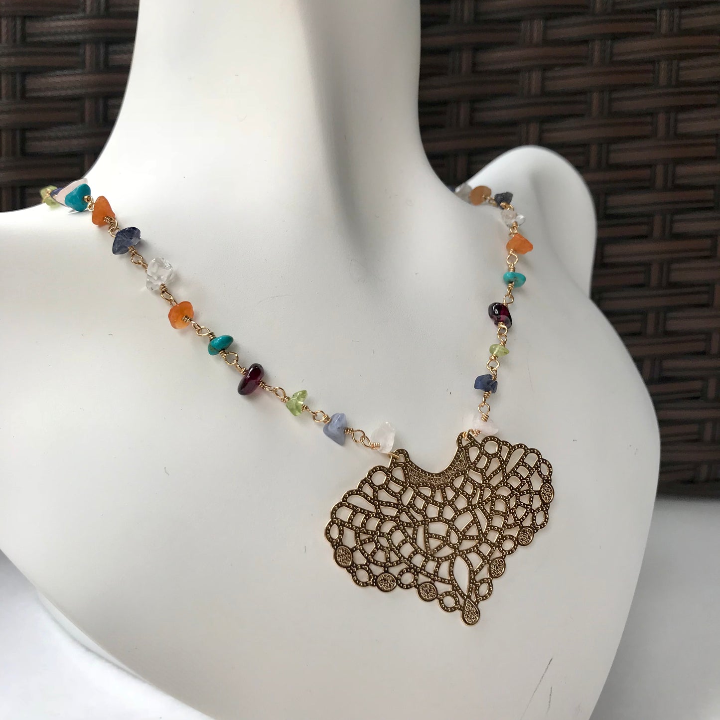 COLLAR de Oro Brasileño con PIEDRITAS NATURALES y DIJE
