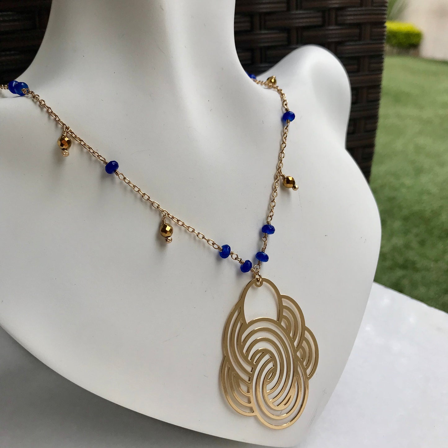 COLLAR de Oro Brasileño con PIEDRITAS NATURALES AZULES y DORADAS con DIJE