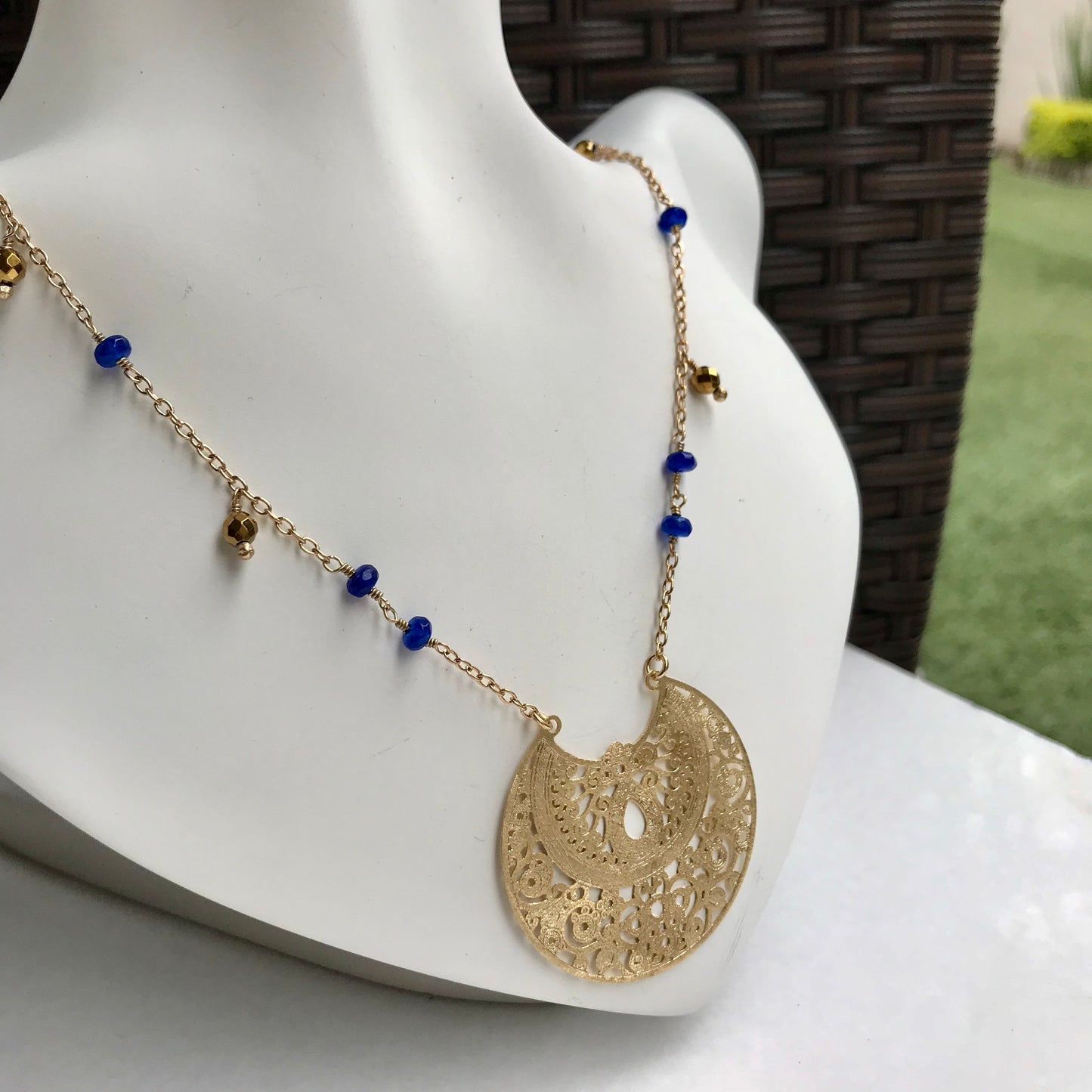 COLLAR de Oro Brasileño con PIEDRITAS NATURALES AZULES y DORADAS con DIJE