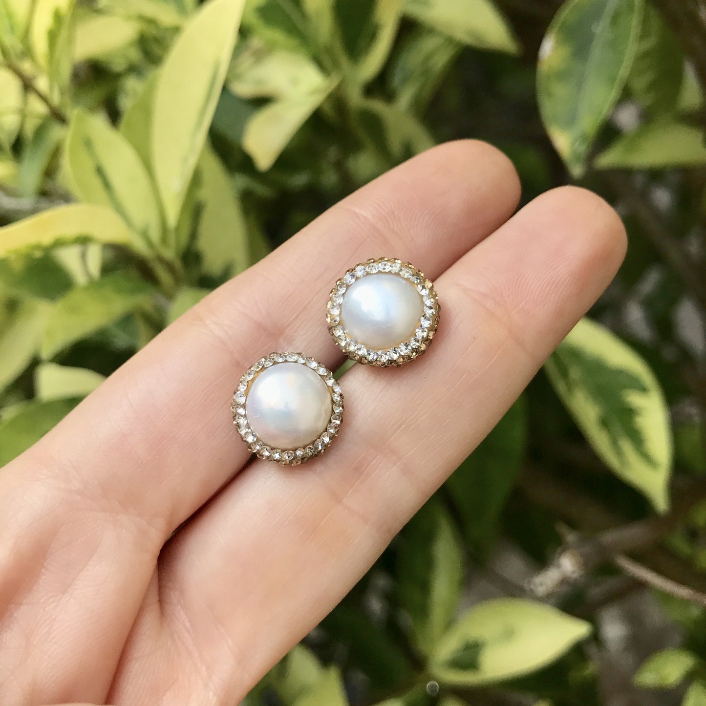 Arete BROQUEL de PERLA con DORADO con cristales