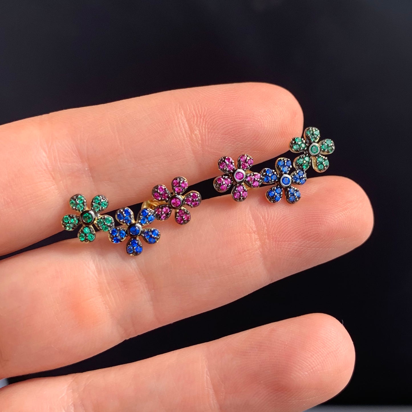 Aretes de TRIPLE FLOR con ZIRCONIAS de COLOR