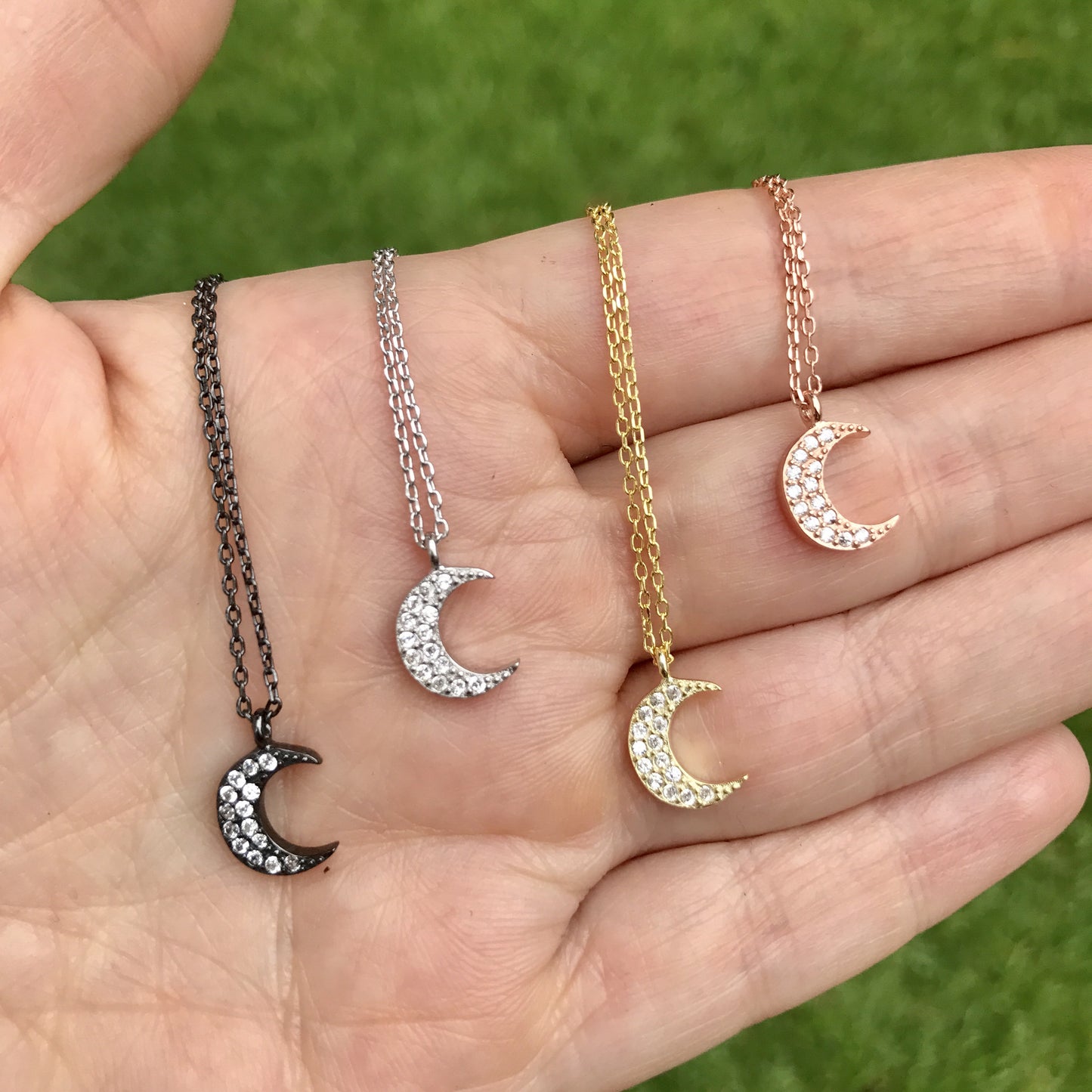 Cadenita de plata con LUNA cubierta de ZIRCONIAS