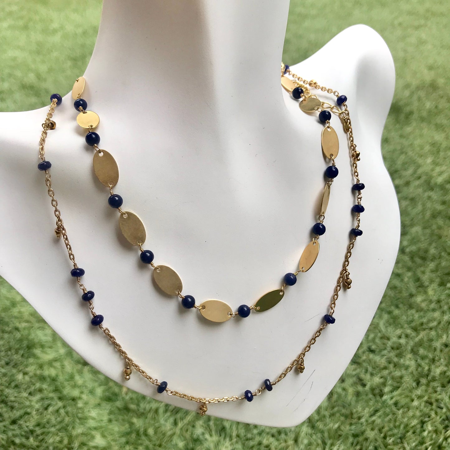 Set de dos COLLARES de Oro Brasileño y PIEDRA NATURAL AZUL MARINO