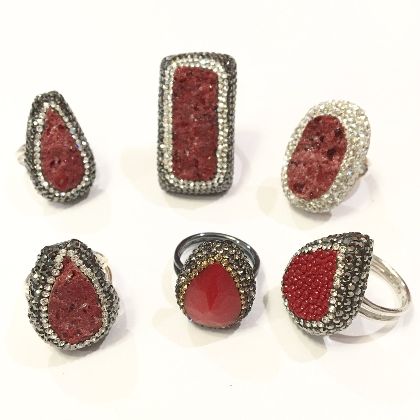 Anillos de plata con piedra natural y cristales en ROJO