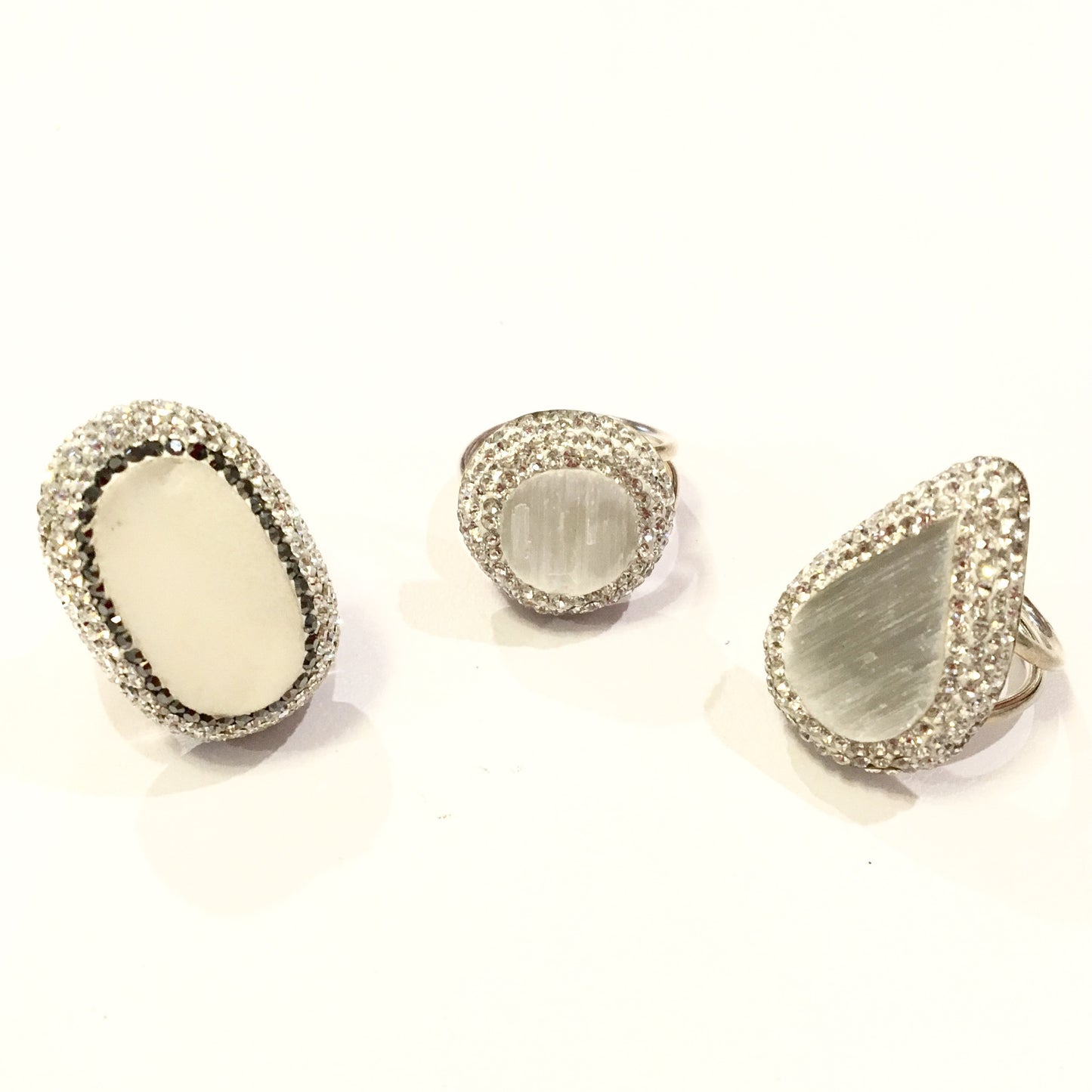 Anillos de plata con piedra natural y cristales en BLANCO con PLATEADO
