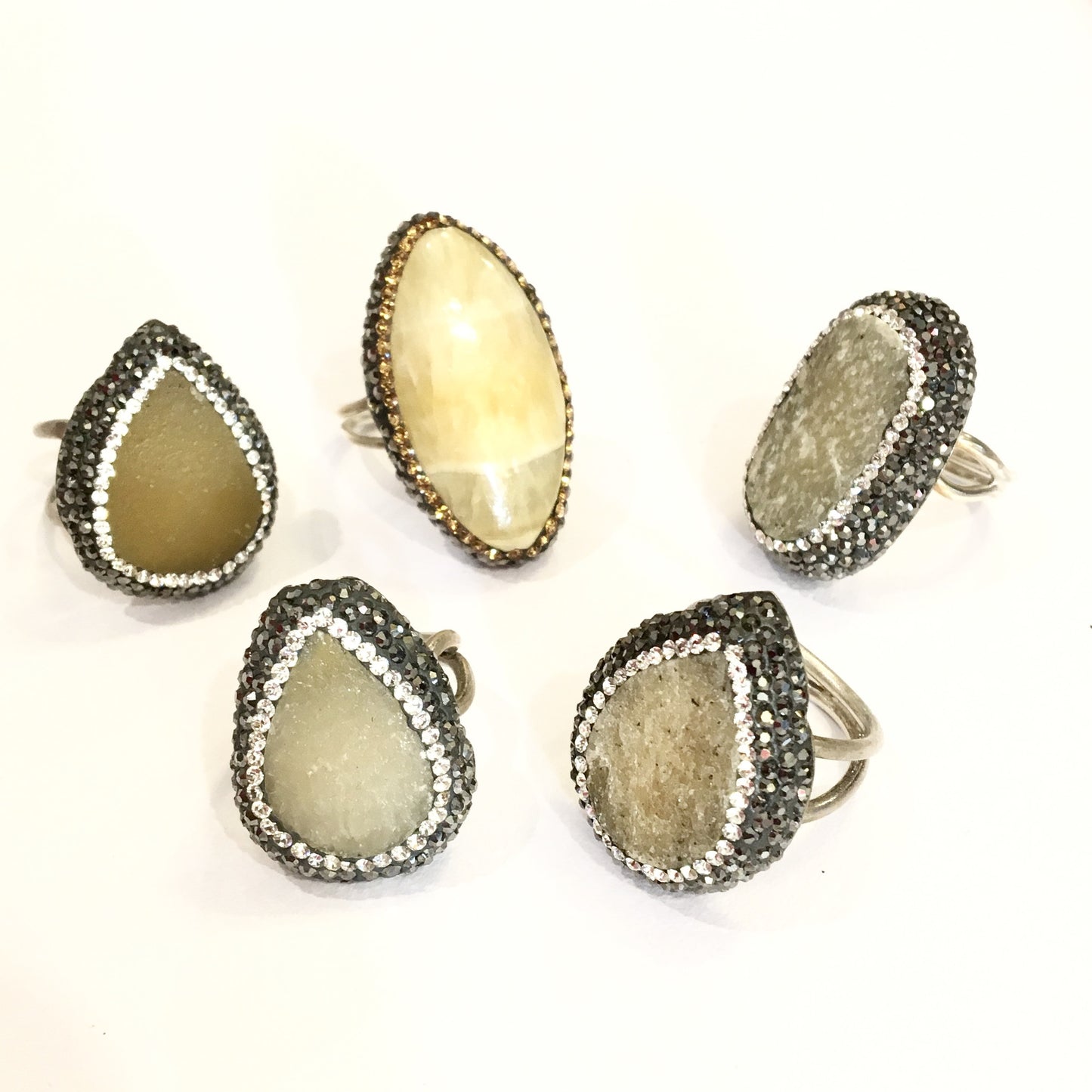 Anillos de plata con piedra natural y cristales en AMARILLO/ARENA