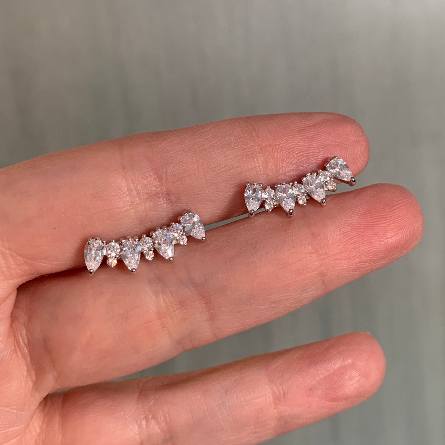 Arete tipo EAR CRAWLER con GOTITAS de ZIRCONIAS