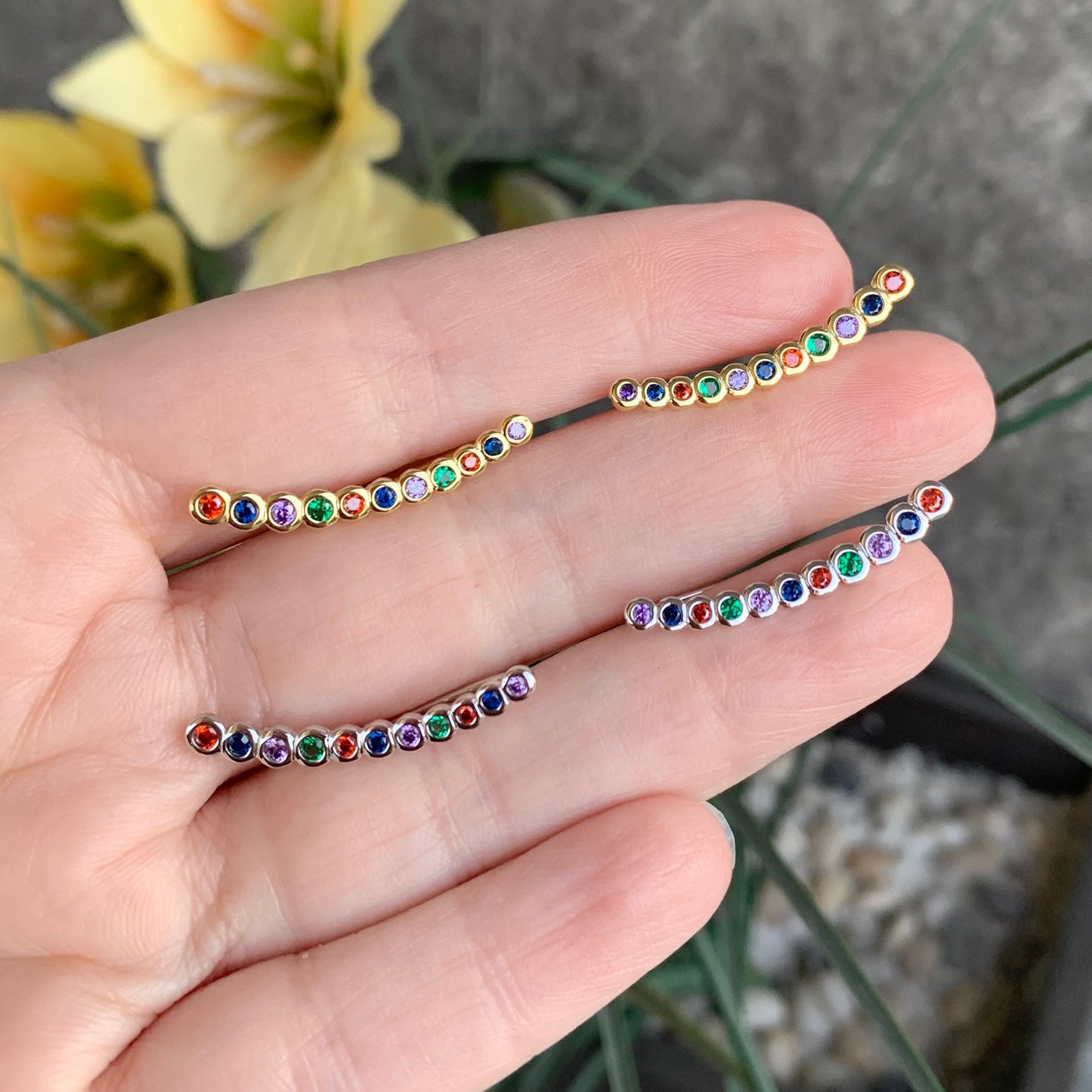 Arete tipo EAR CRAWLER con cristales de COLORES