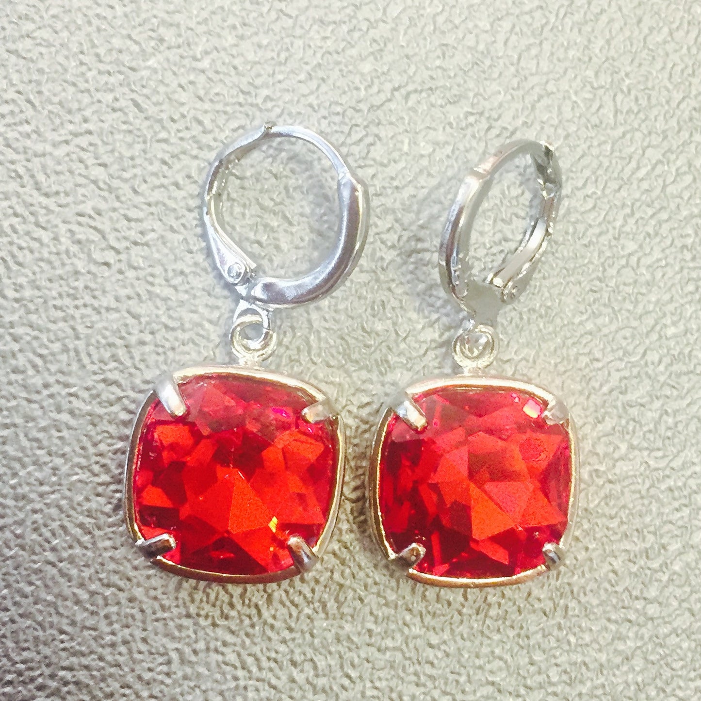 Arete de Arracada PLATEADA con CRISTAL SWAROVSKI en Cuadrado