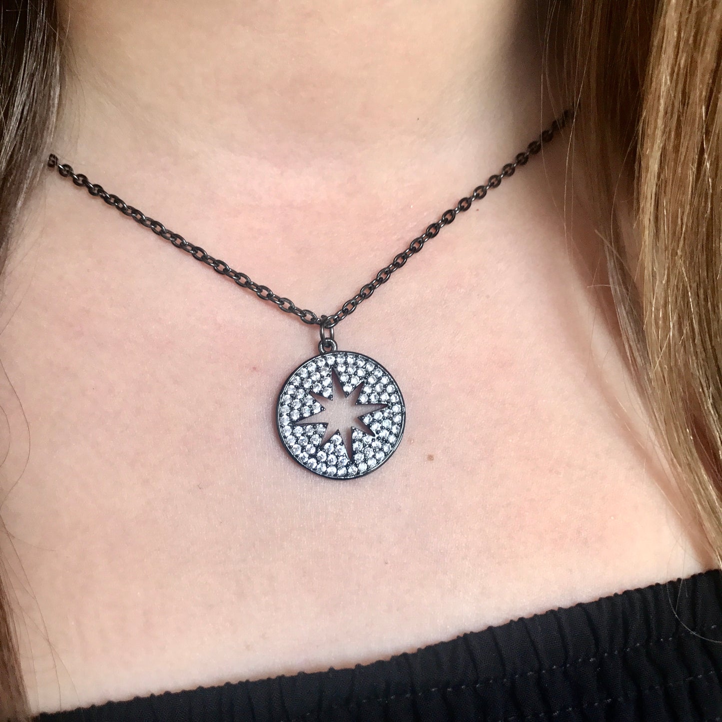 Chokers con CADENITA NEGRA con ZIRCONIAS