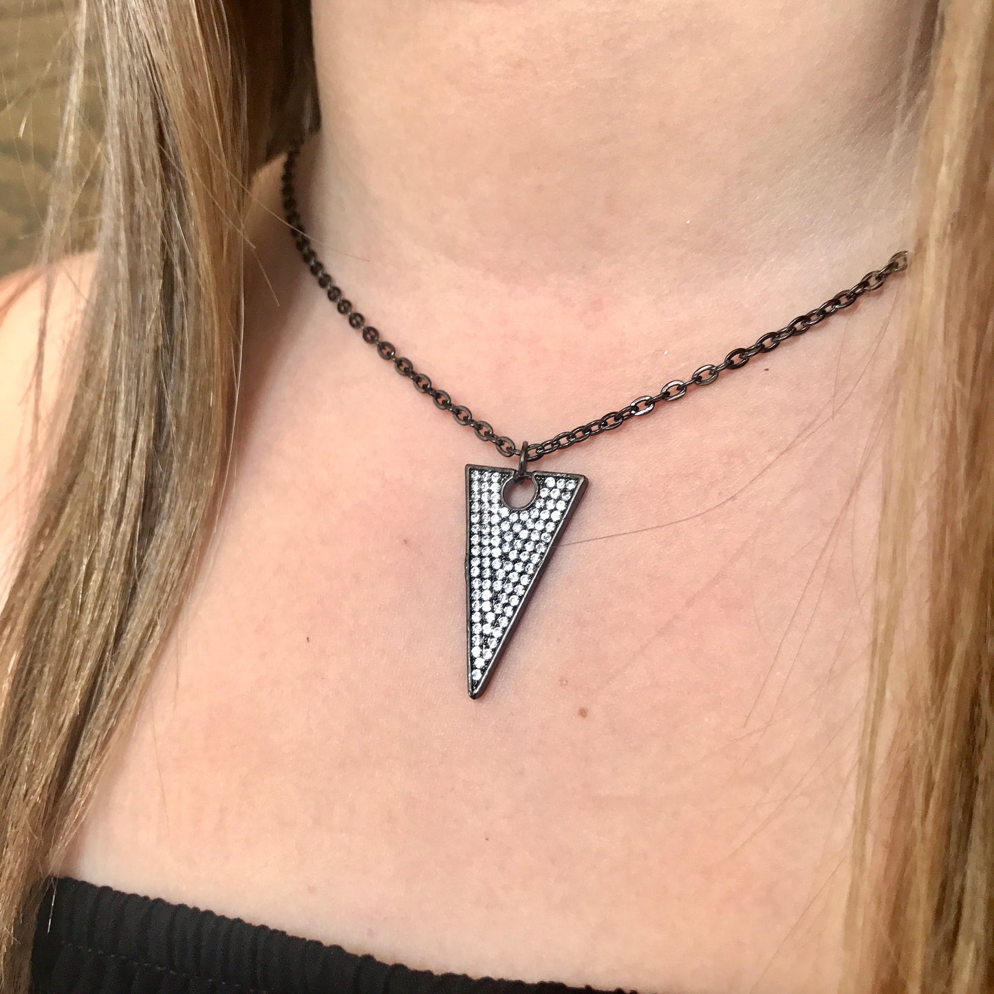Chokers con CADENITA NEGRA con ZIRCONIAS