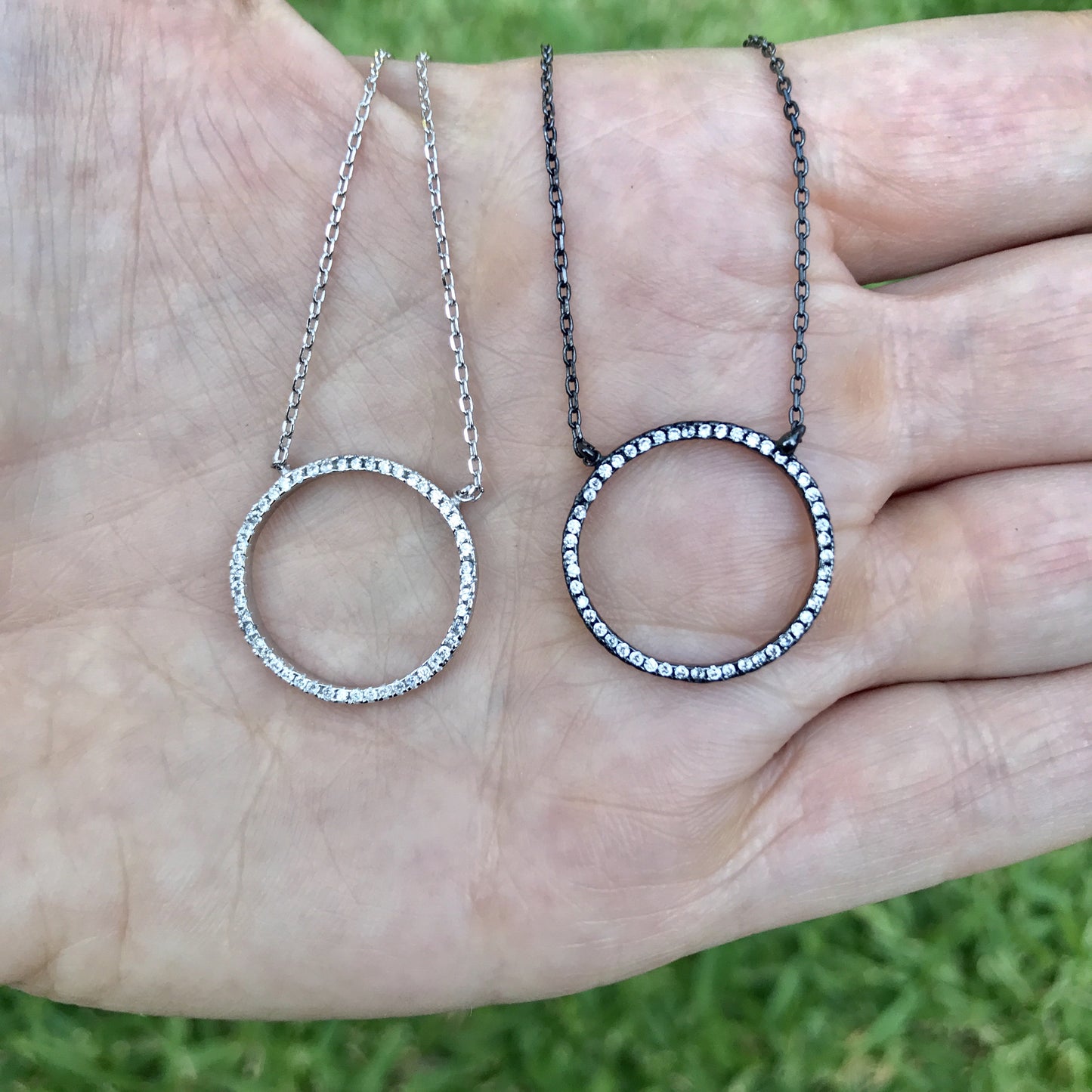 Cadenita de plata con CIRCULO HUECO con zirconias