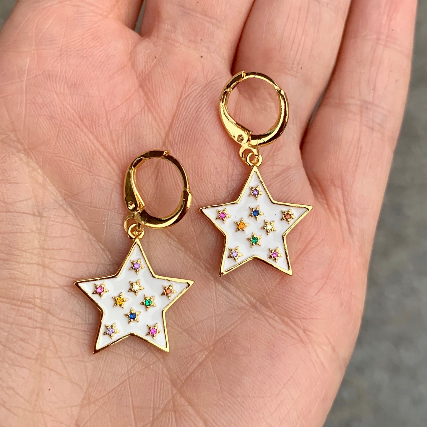 Arracadas con ESTRELLA BLANCA con ZIRCONIAS de COLORES