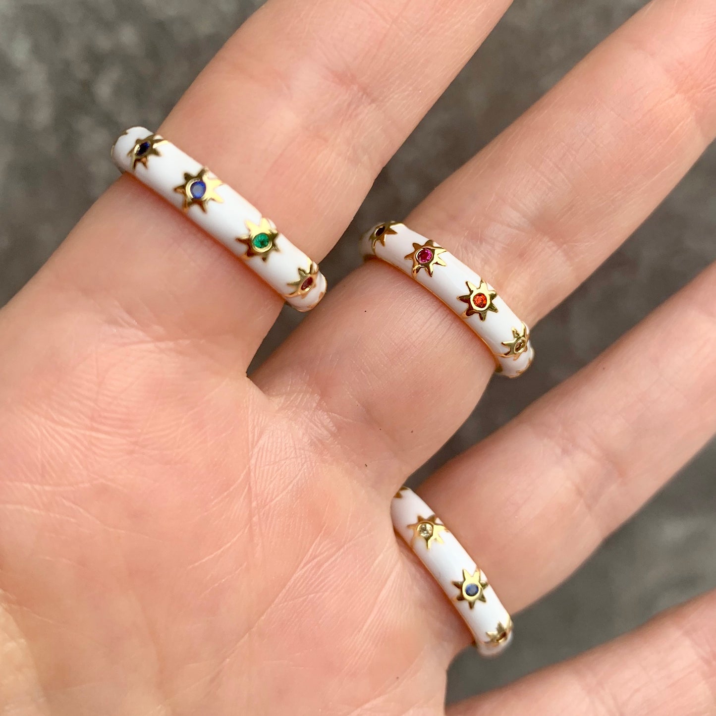 Anillo con ESTRELLITAS con ZIRCONIAS de colores