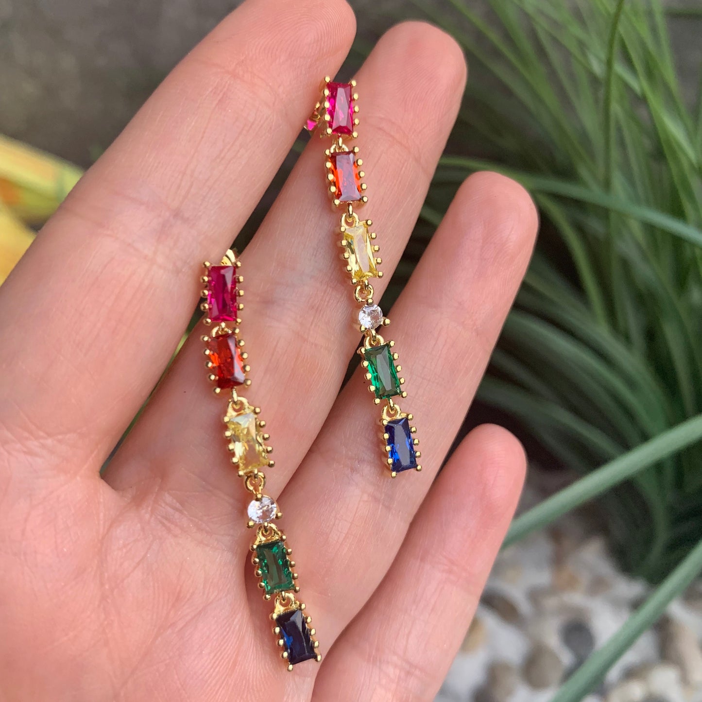 Aretes ALARGADOS con ZIRCONIAS de COLORES