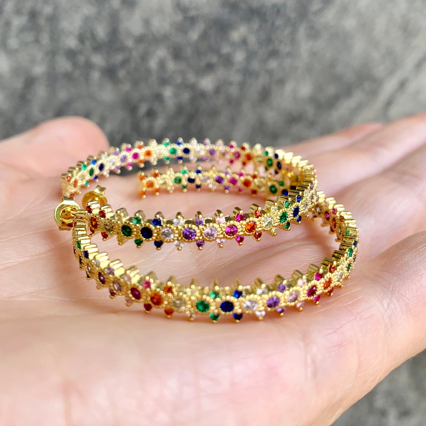 Arracadas GRANDES con ZIRCONIAS REDONDAS de COLORES