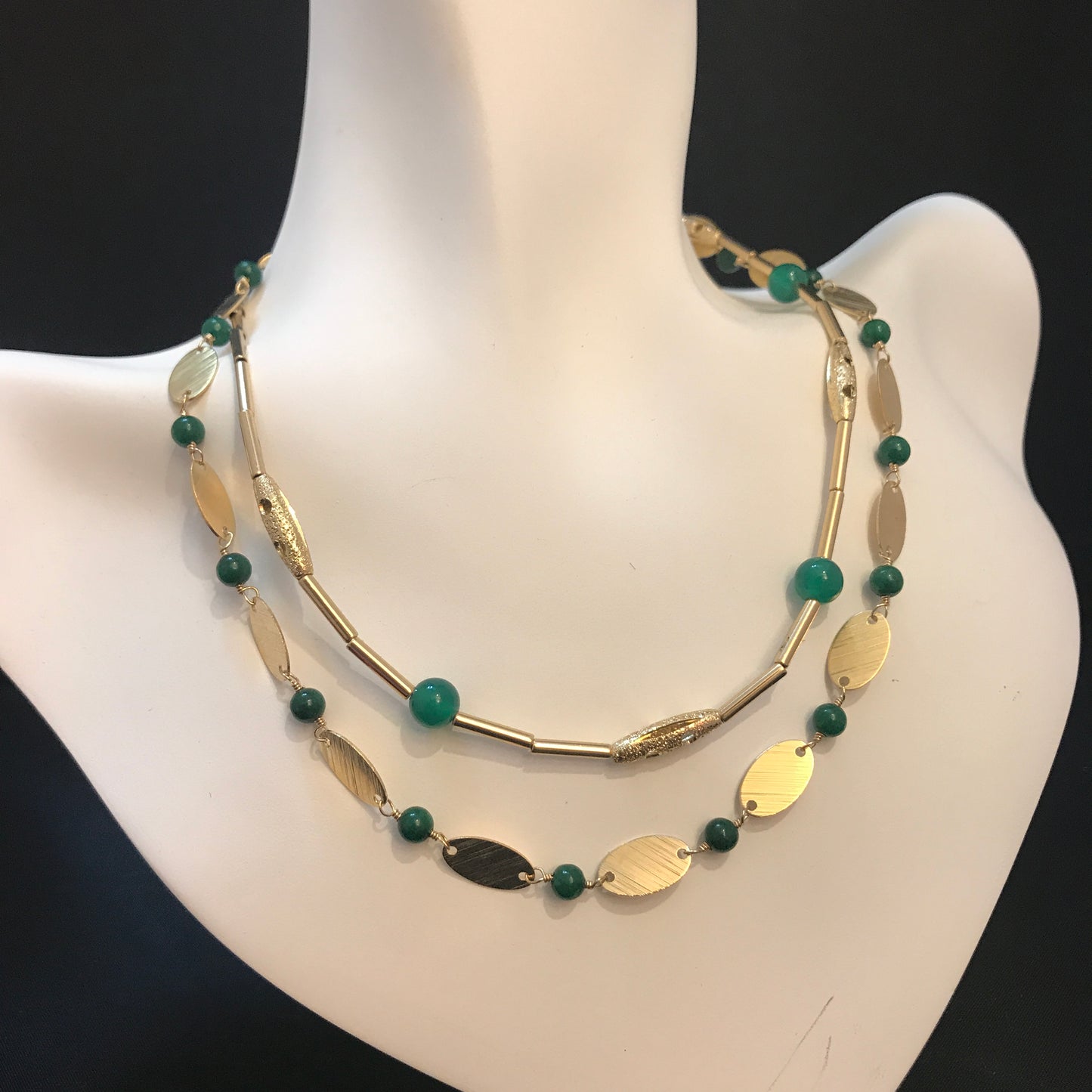 Set de dos COLLARES de Oro Brasileño y PIEDRA NATURAL