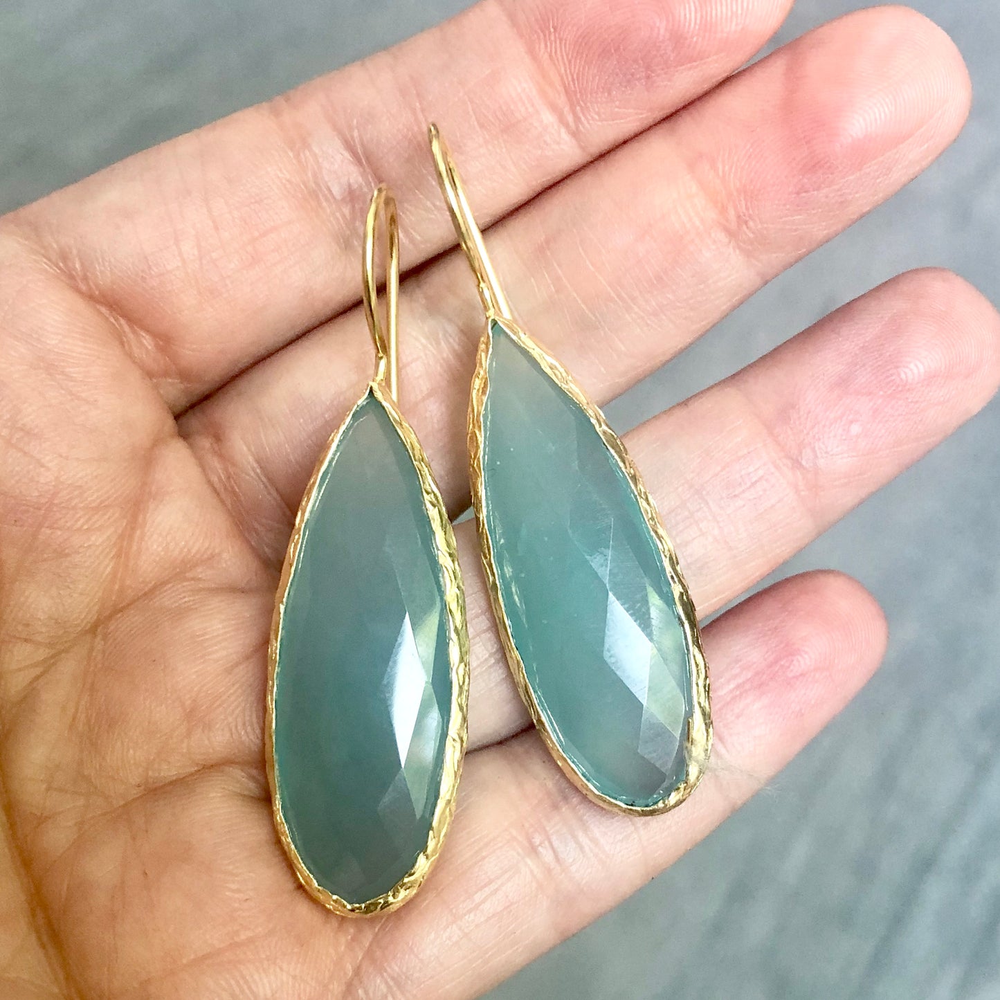 Arete de PLATA con PIEDRA NATURAL ALARGADA