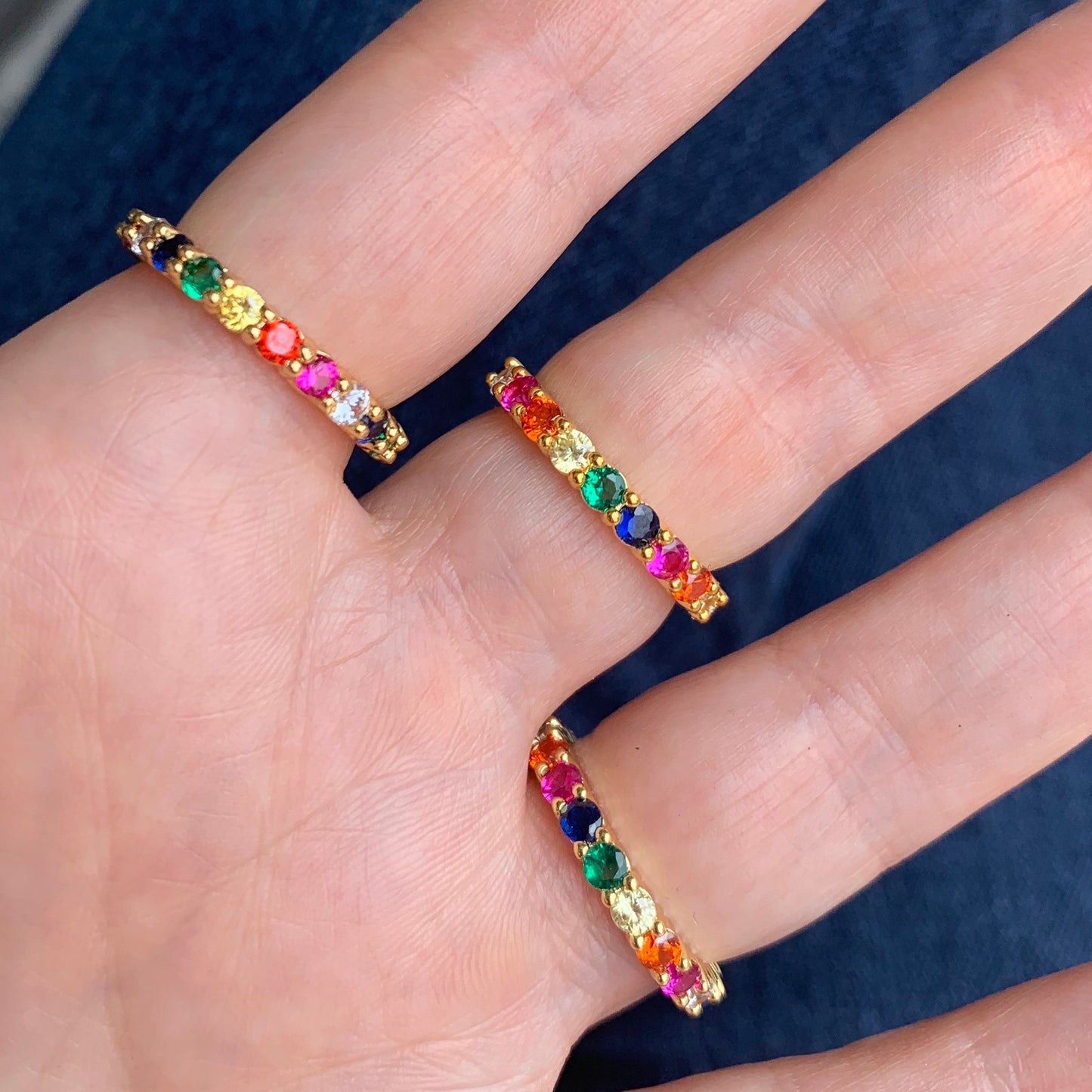 Anillo de rodio con ZIRCONIAS REDONDAS de colores