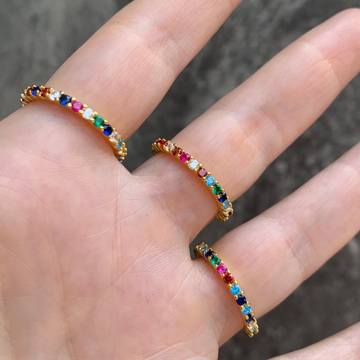 Anillo de plata con ZIRCONIAS REDONDAS CHIQUITAS de colores