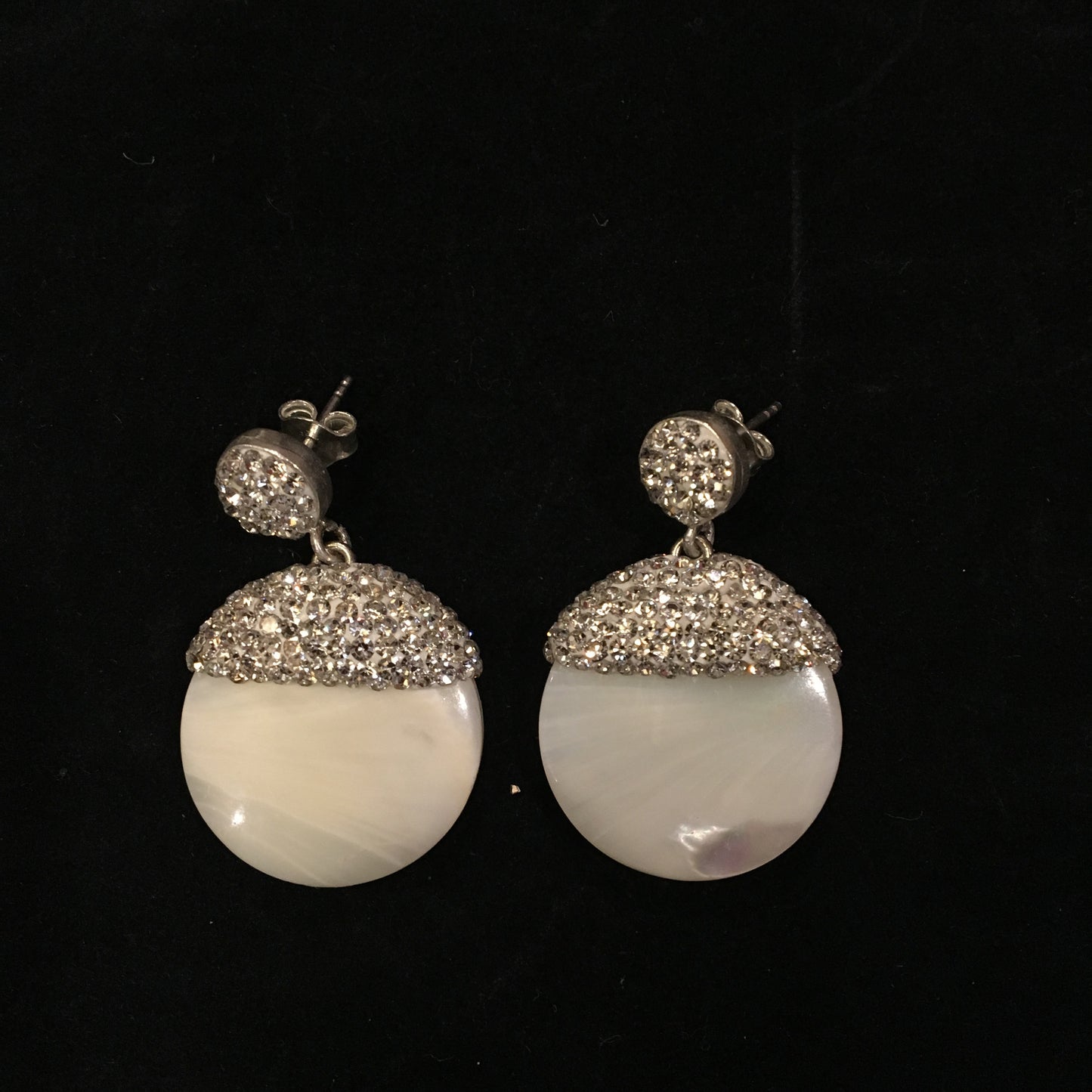 Arete de MADRE PERLA REDONDOS Con Cristales