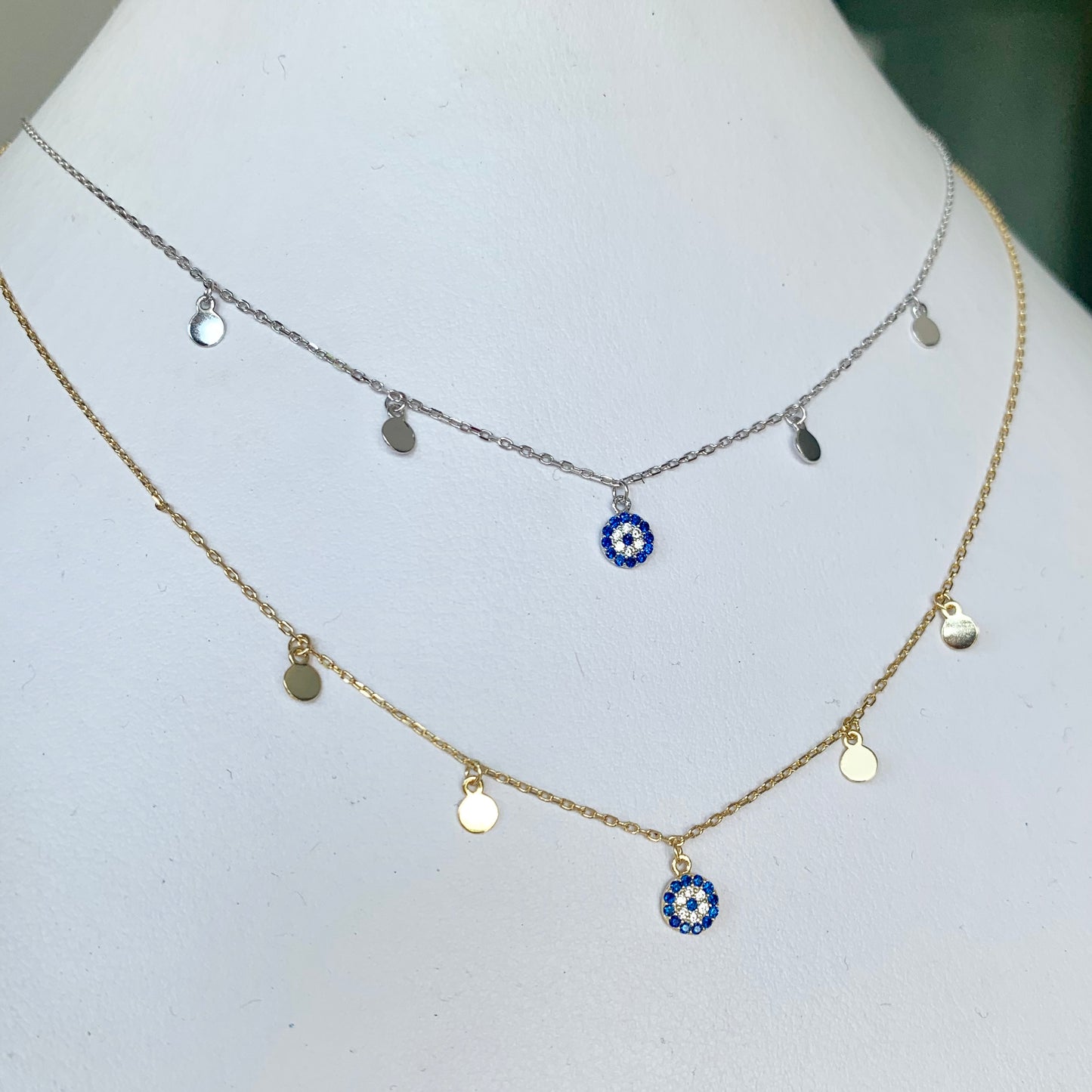 Cadenita CHOKER de PLATA con dijes de CIRCULITOS y OJITO