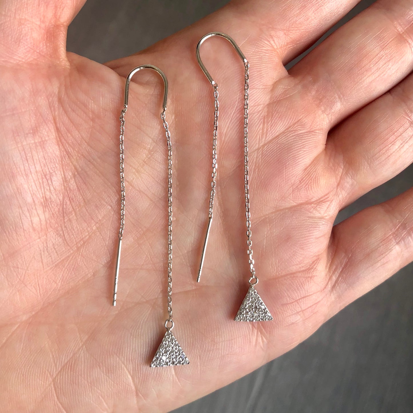 Arete de plata .925 de CADENITA con TRIANGULO con ZIRCONIAS