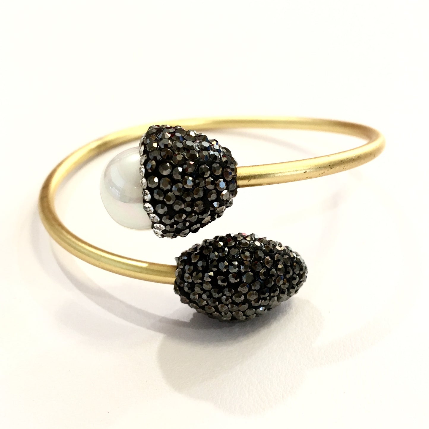 Pulsera Dorada con PERLA y PIEDRAS HEMATITAS