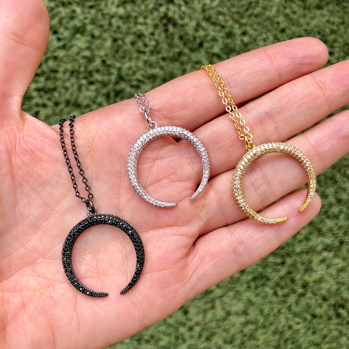 Cadenita con DIJE de MEDIA LUNA GRANDE con ZIRCONIAS