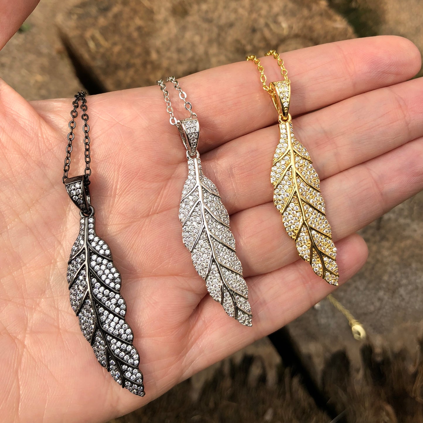 Cadenita con DIJE de HOJA con ZIRCONIAS