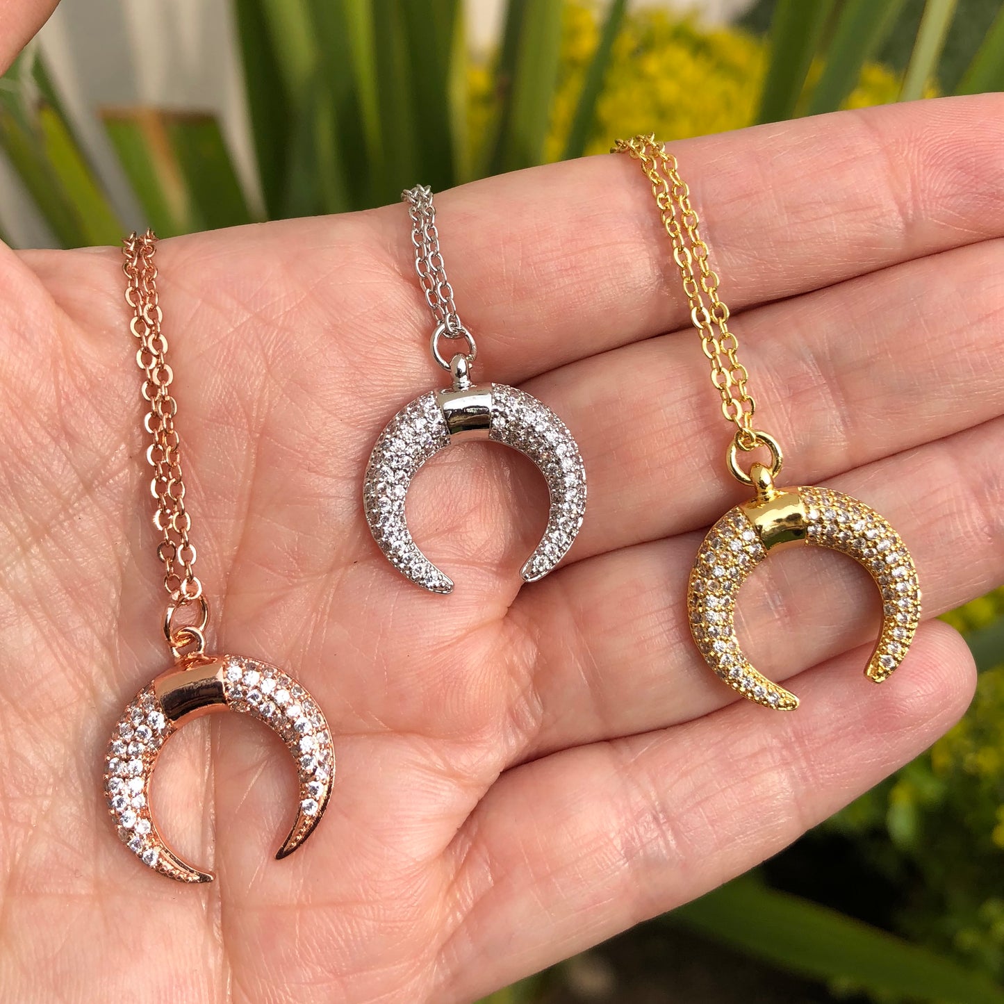 Cadenita con DIJE de MEDIA LUNA CHICA con ZIRCONIAS