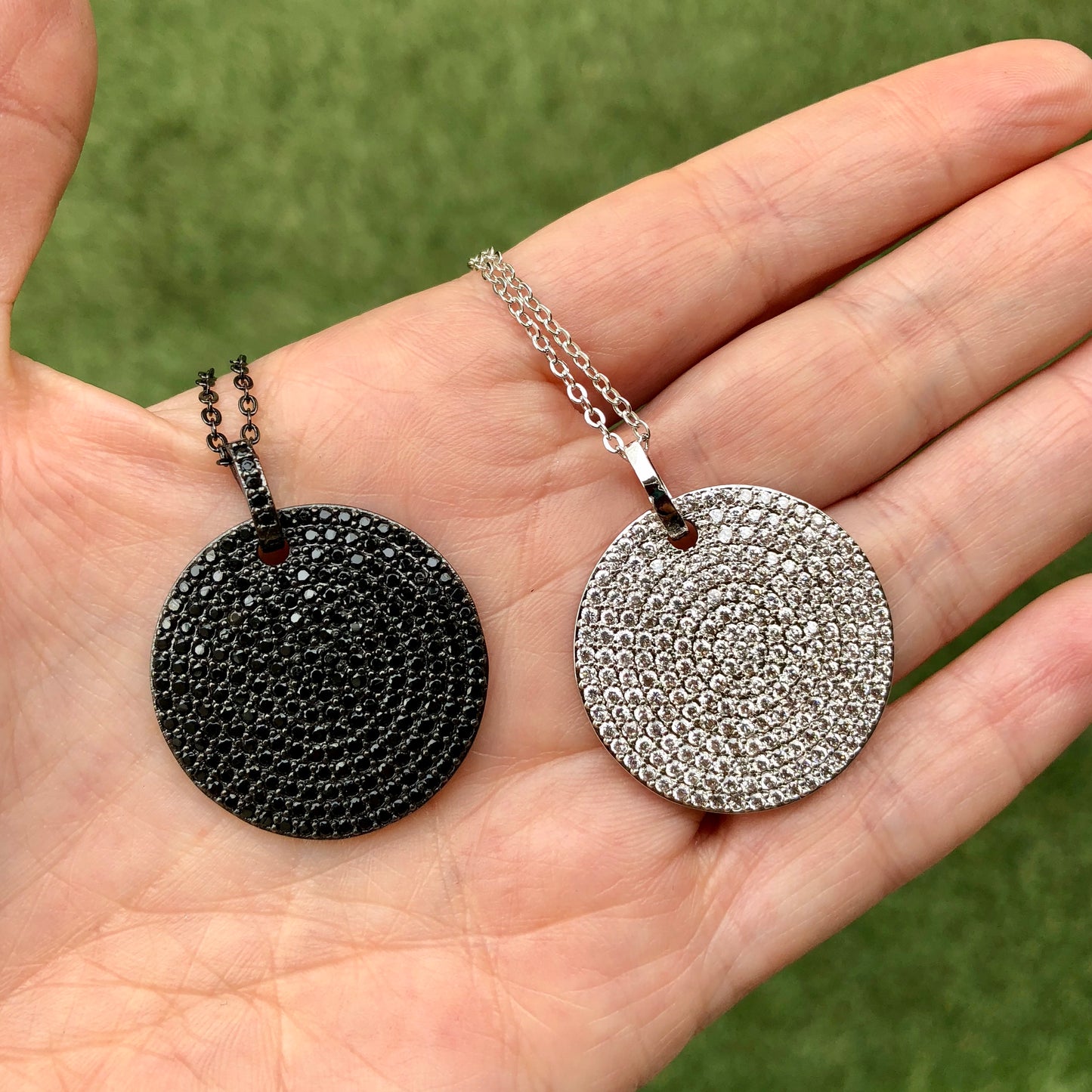 Cadenita con DIJE de CIRCULO con ZIRCONIAS