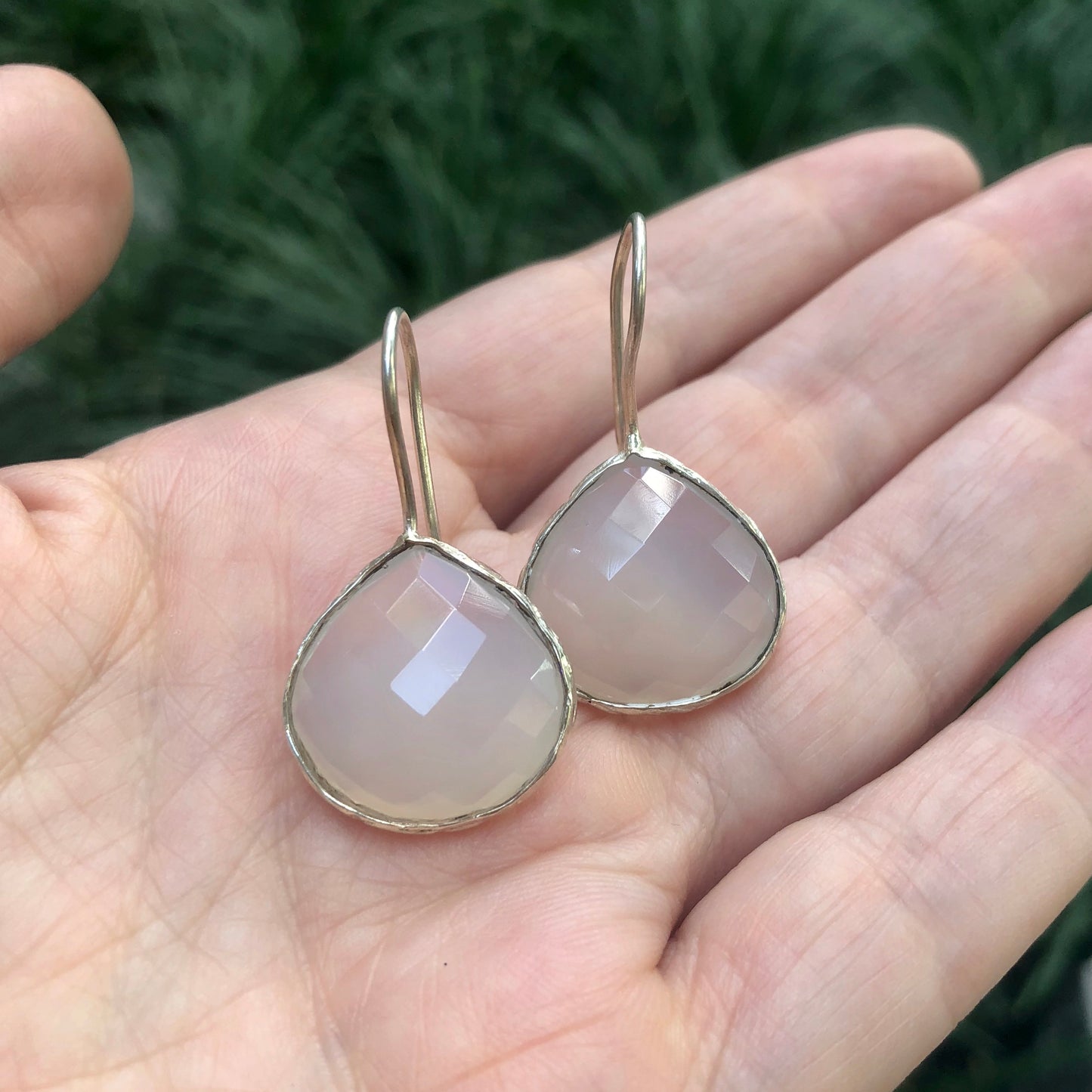 Arete de PLATA con PIEDRA NATURAL de gota MEDIANA