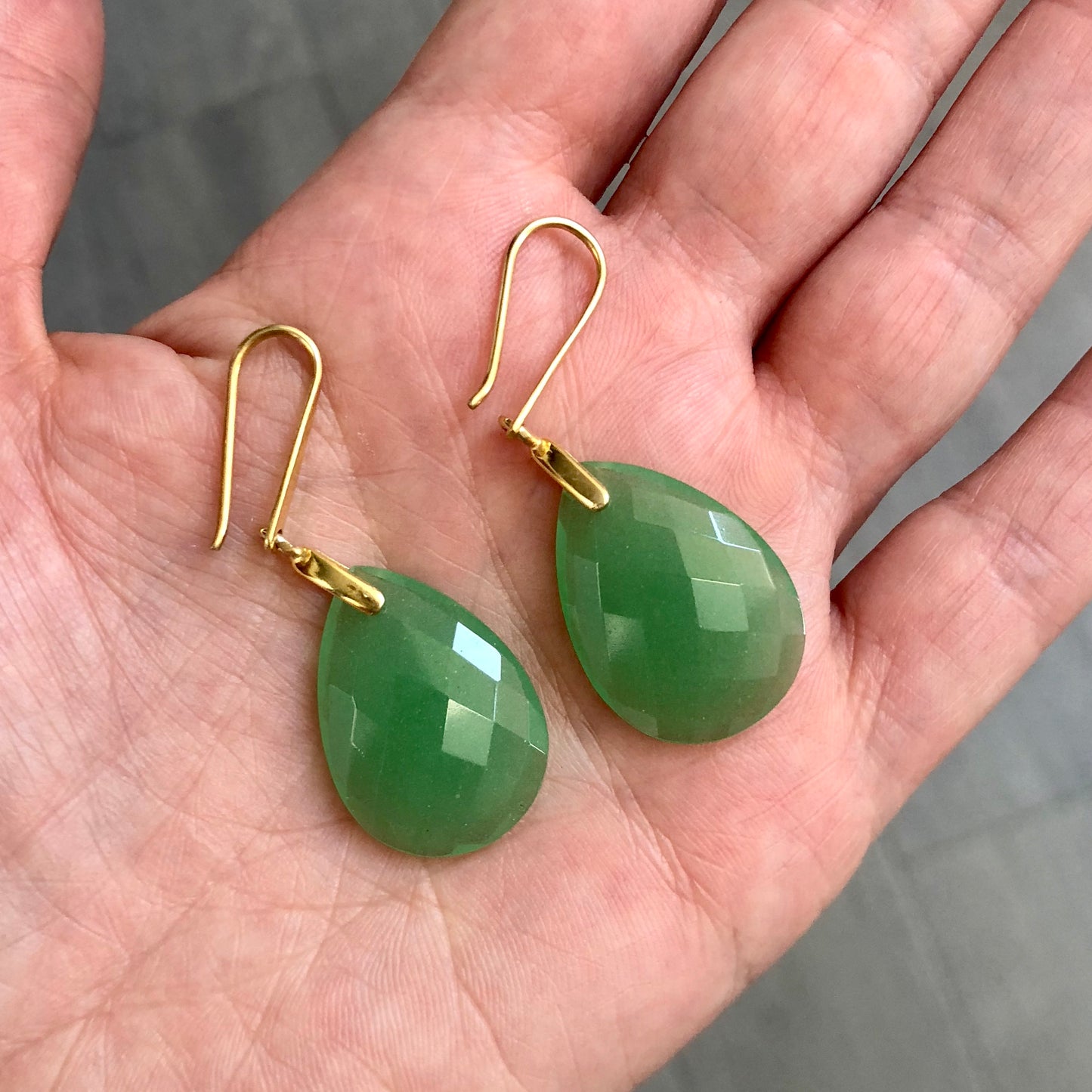 Arete de PLATA con Piedra de GOTA LARGA sin Bisel