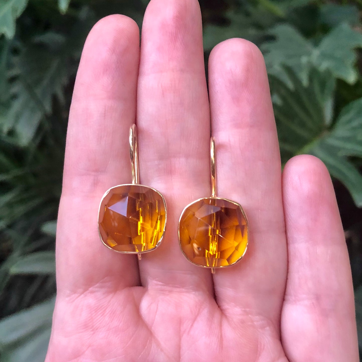 Arete de PLATA con Piedra CUADRADA REDONDEADA