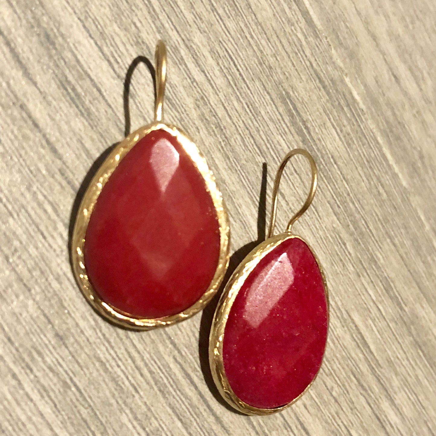 Arete con PIEDRAS NATURALES en gota y ovalo