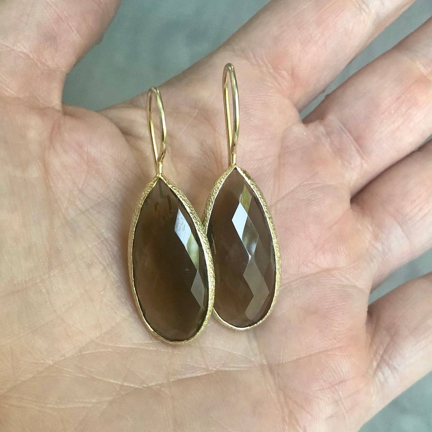 Arete de PLATA con Piedra de GOTA ANGOSTA Corta